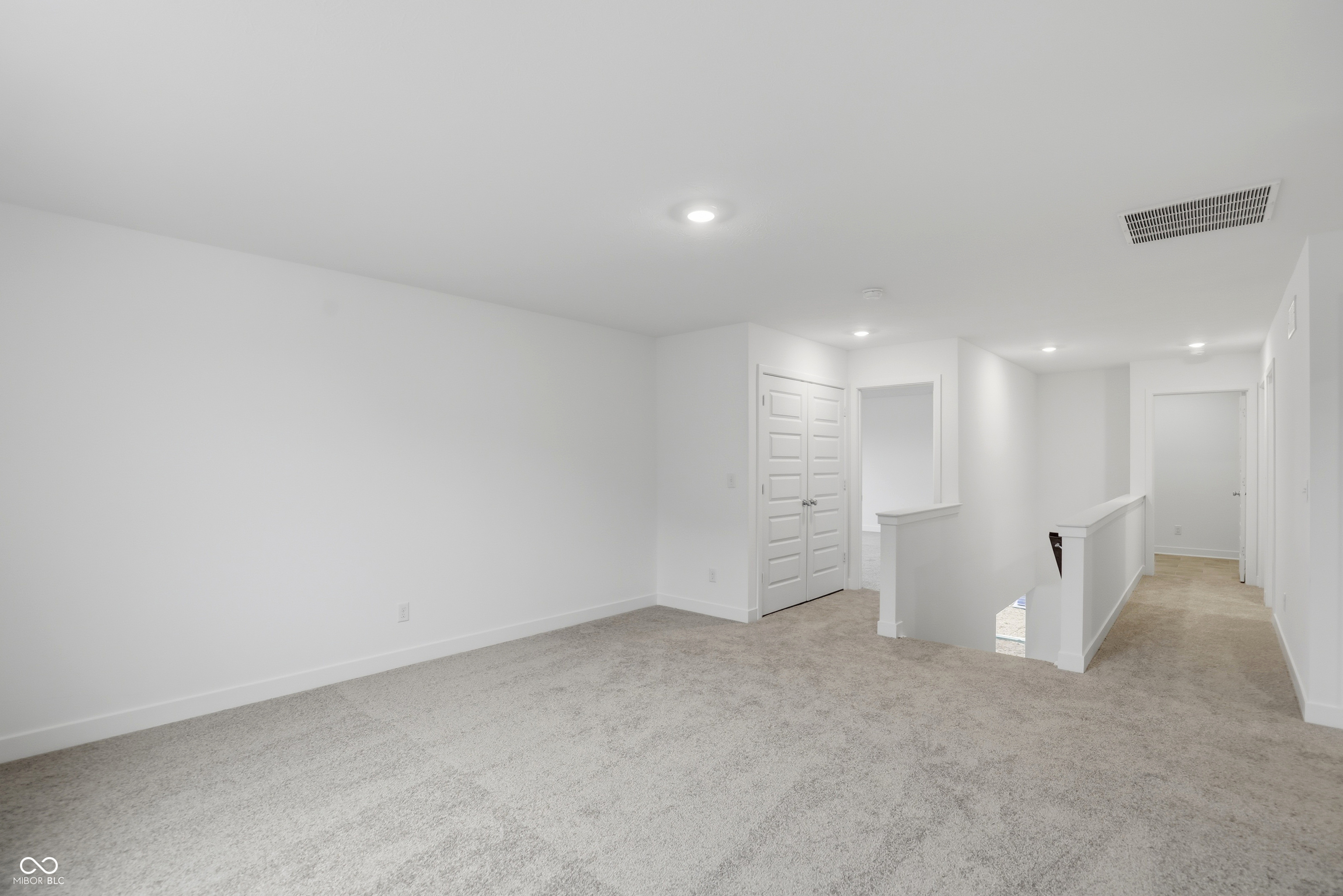 1916 W Addison Drive