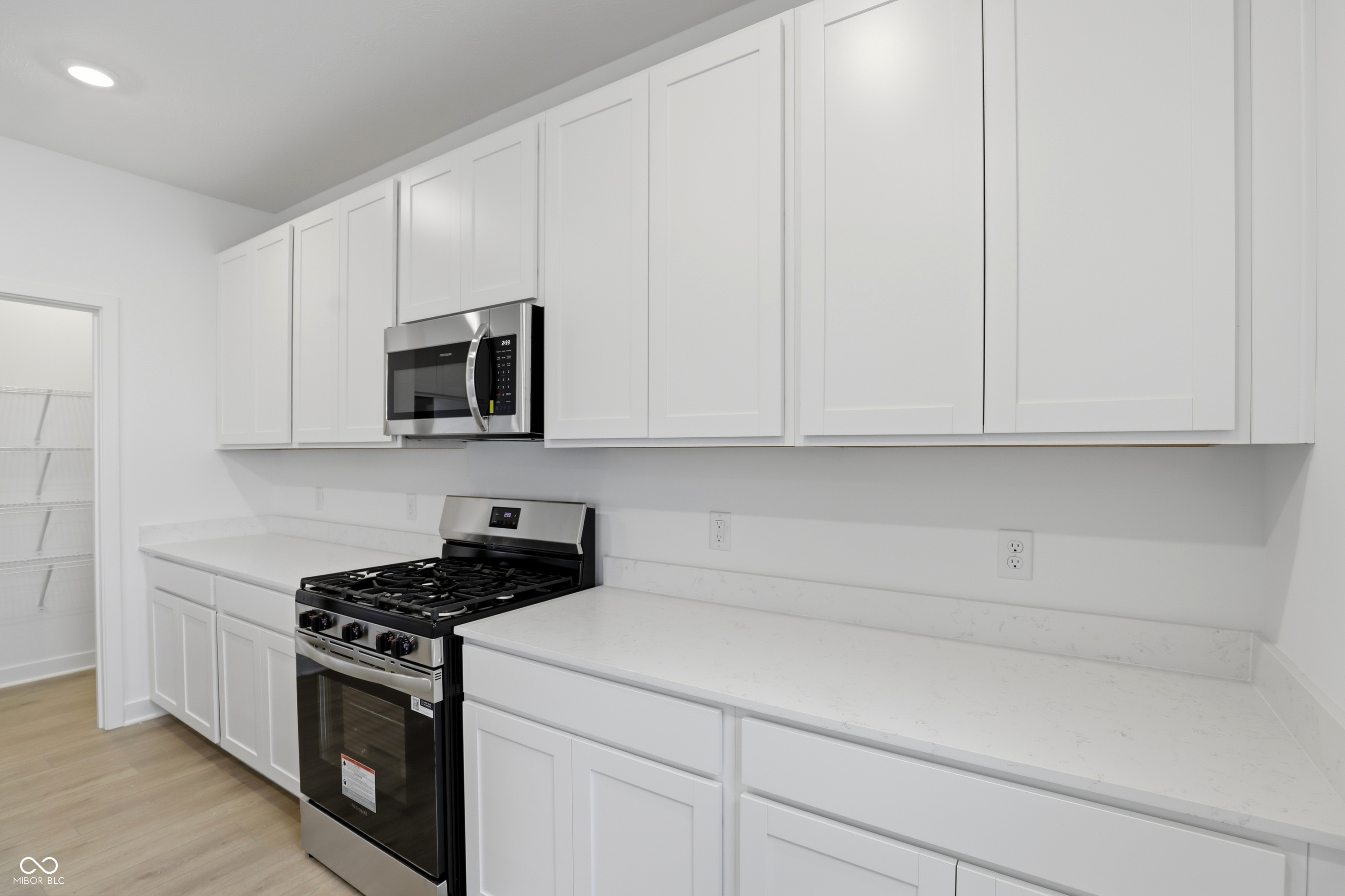 1916 W Addison Drive