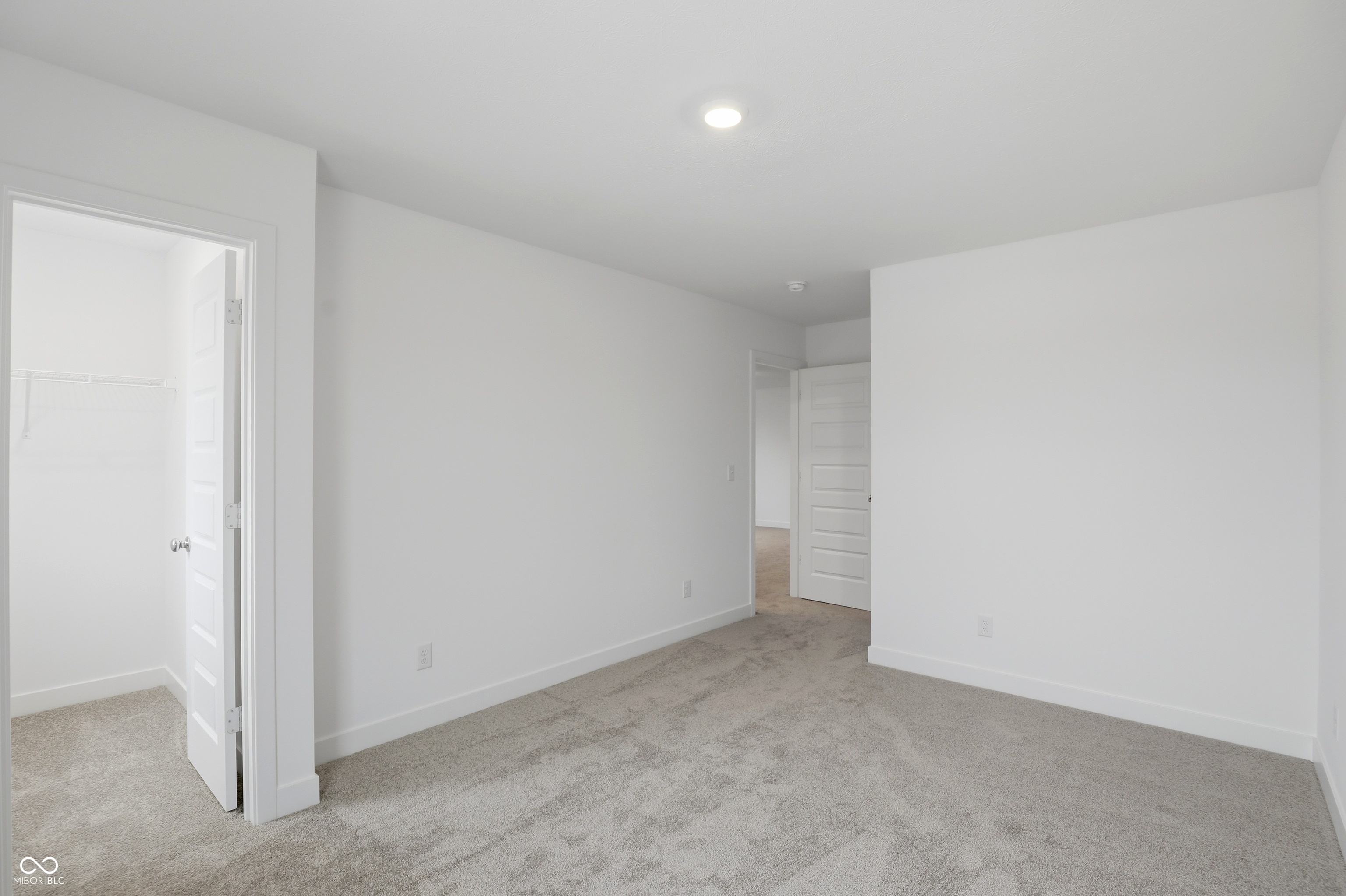 1916 W Addison Drive