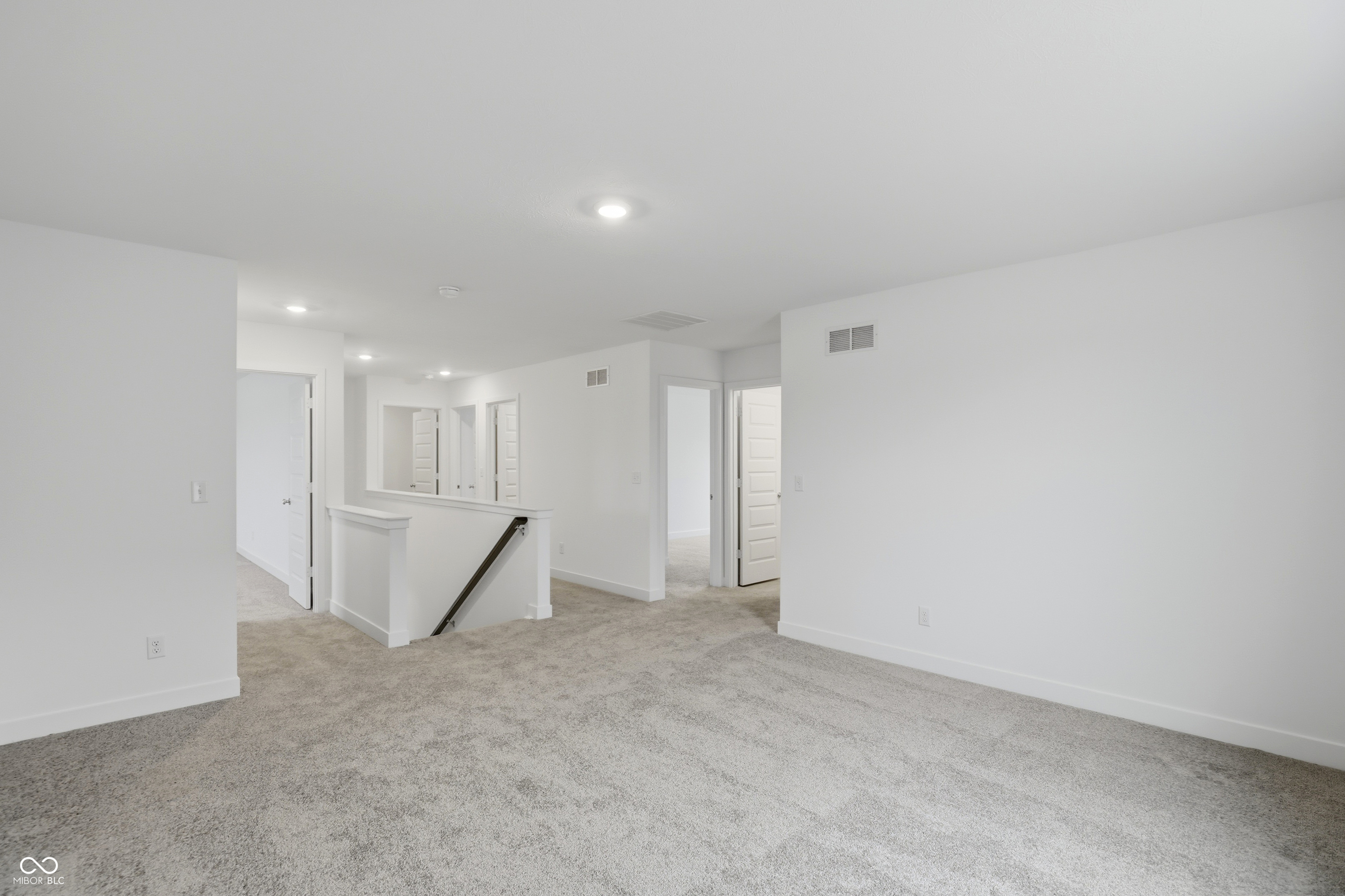 1916 W Addison Drive