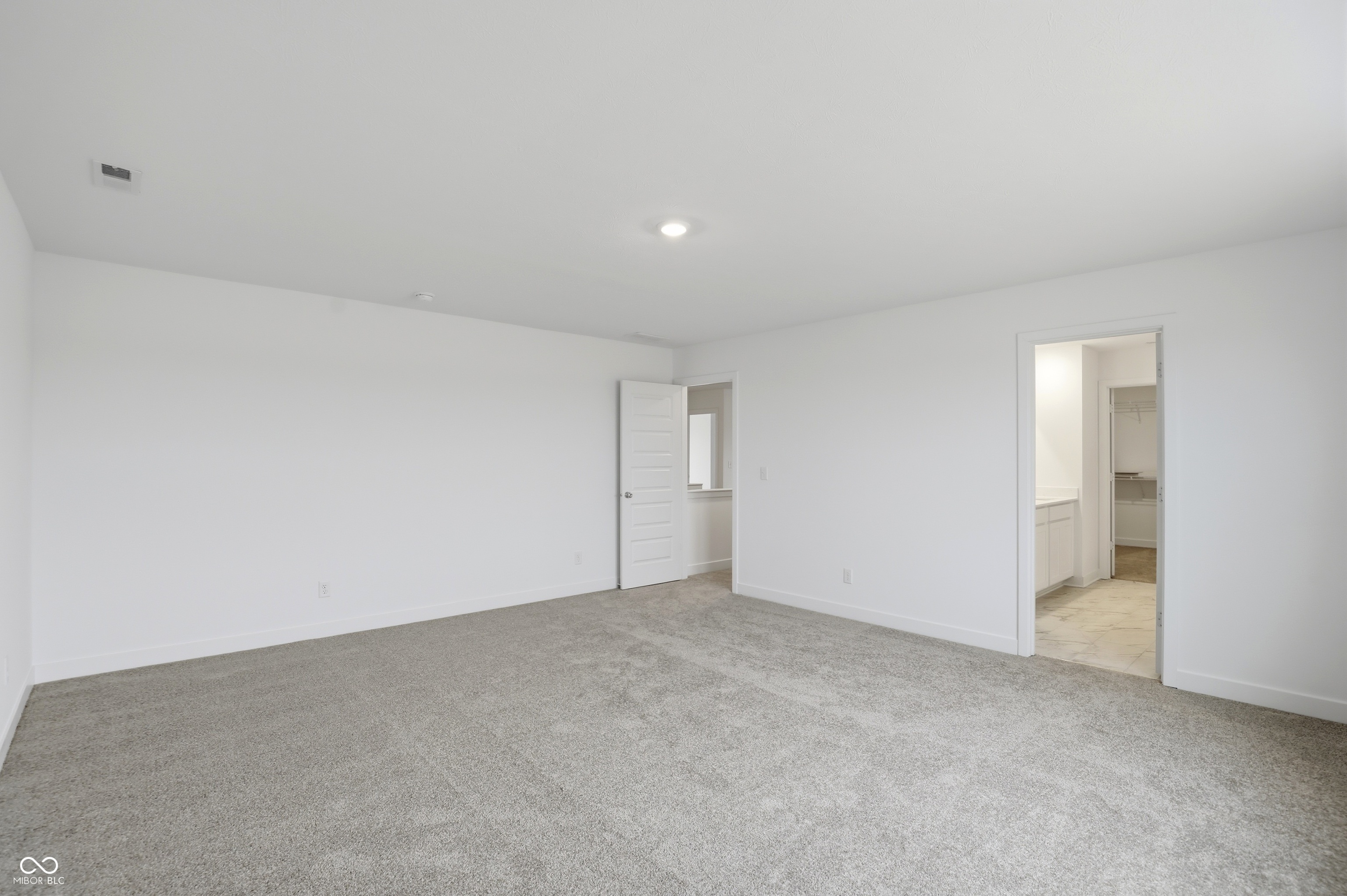 1916 W Addison Drive