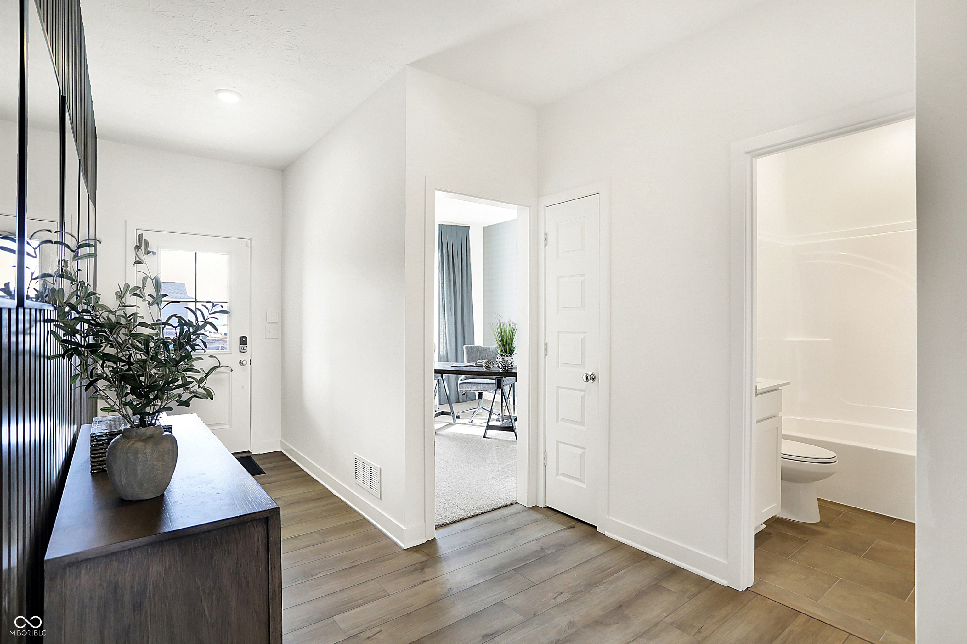 9047 Noble Heights Lane