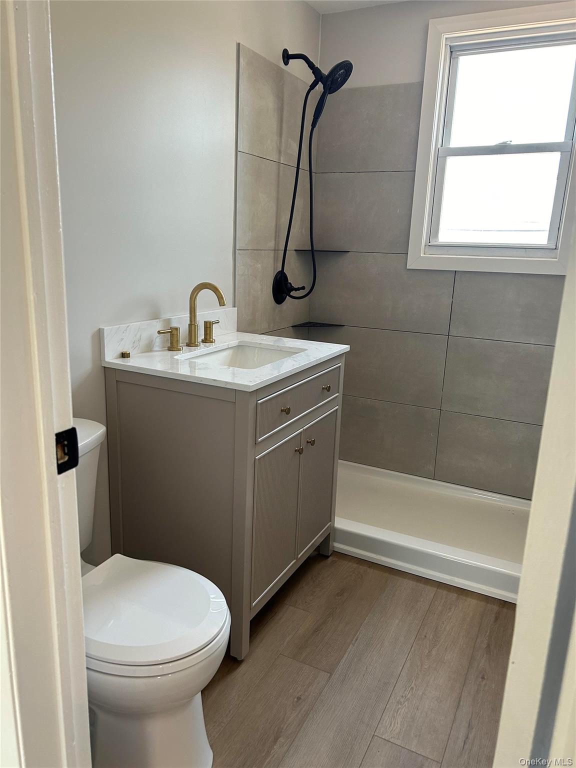 27 Willoughby Place Unit: 2