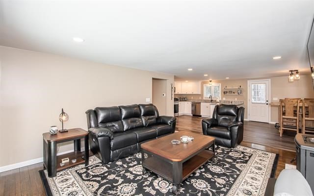 25 Bartlett St
