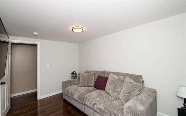 25 Bartlett St