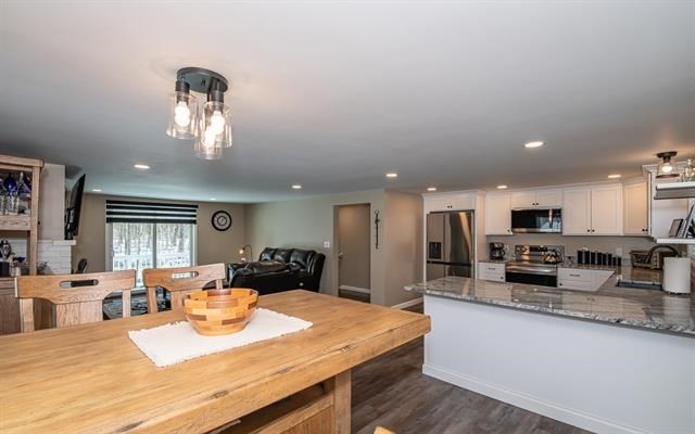25 Bartlett St