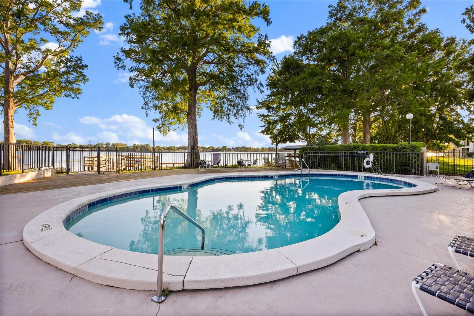 640 KILLARNEY BAY CT #4