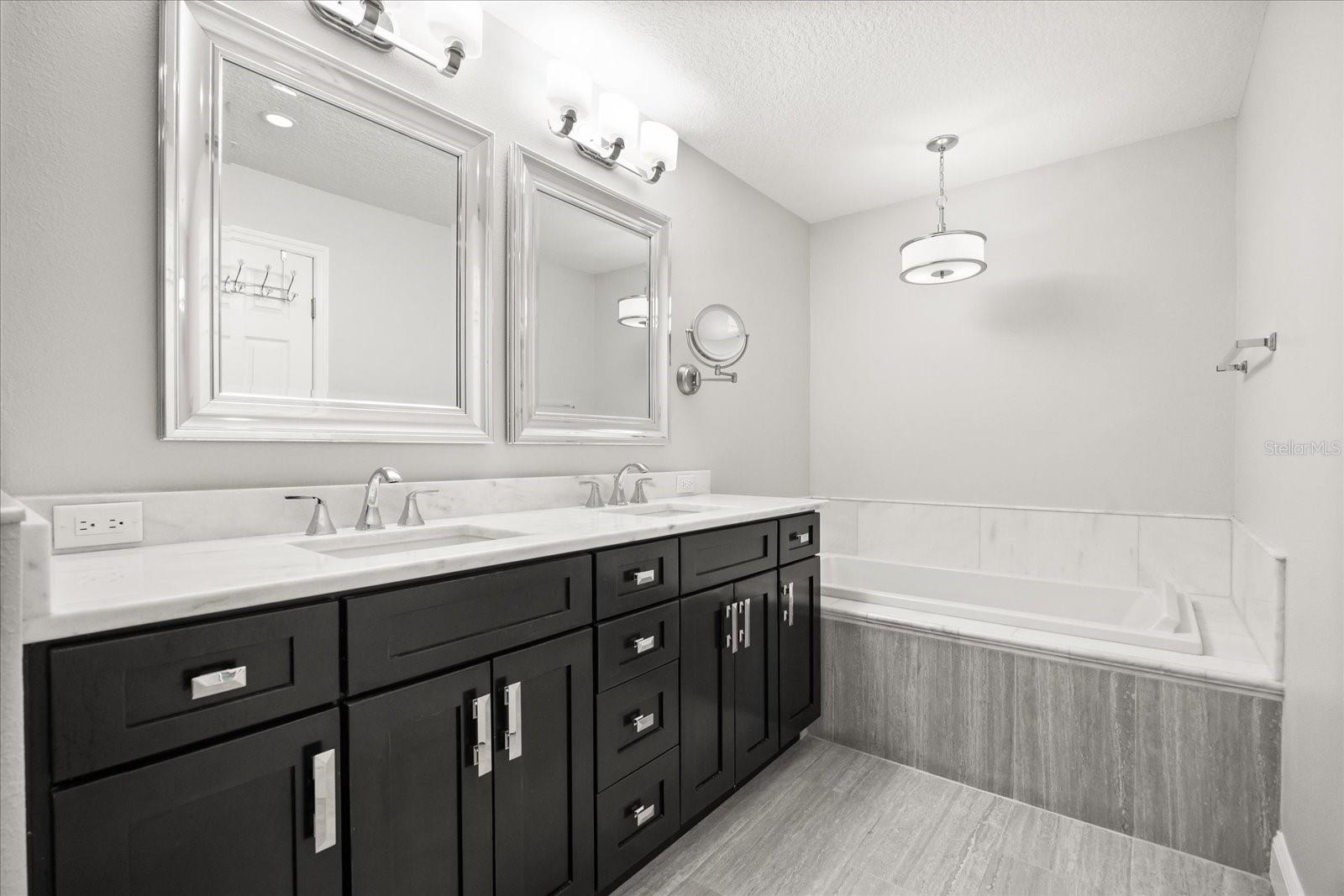 640 KILLARNEY BAY CT #4