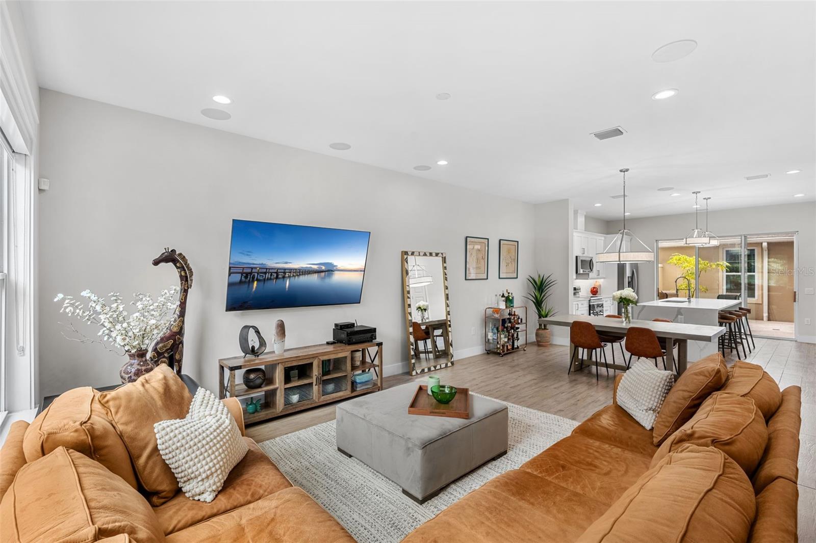 1275 MICHIGAN AVE