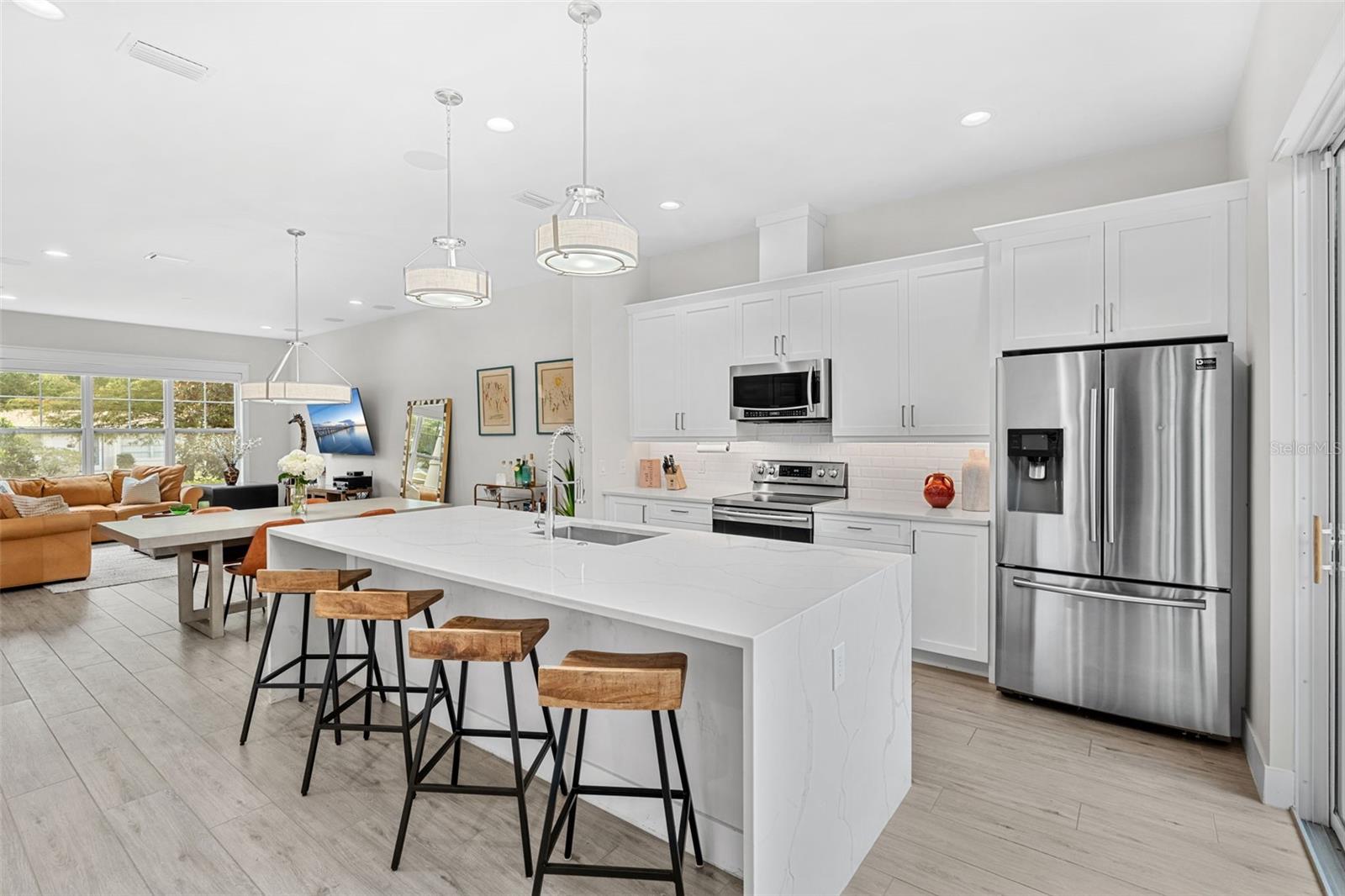 1275 MICHIGAN AVE
