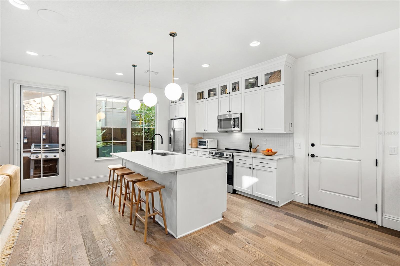 1732 RIDGEWOOD AVE #S