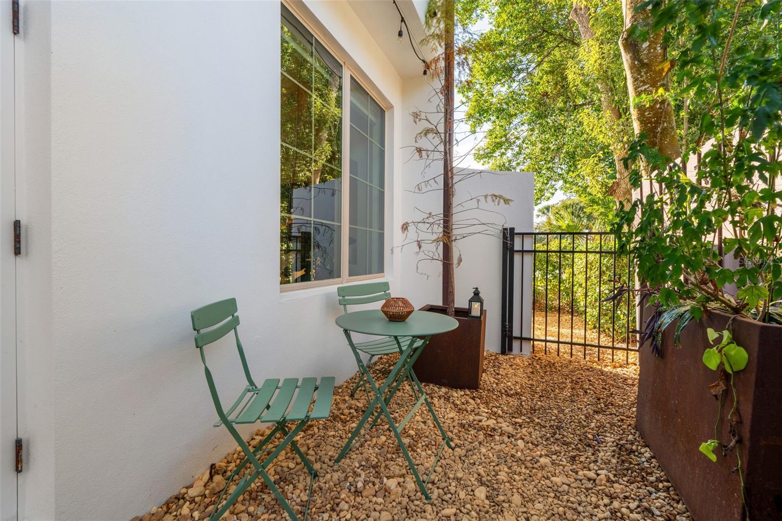 1732 RIDGEWOOD AVE #S