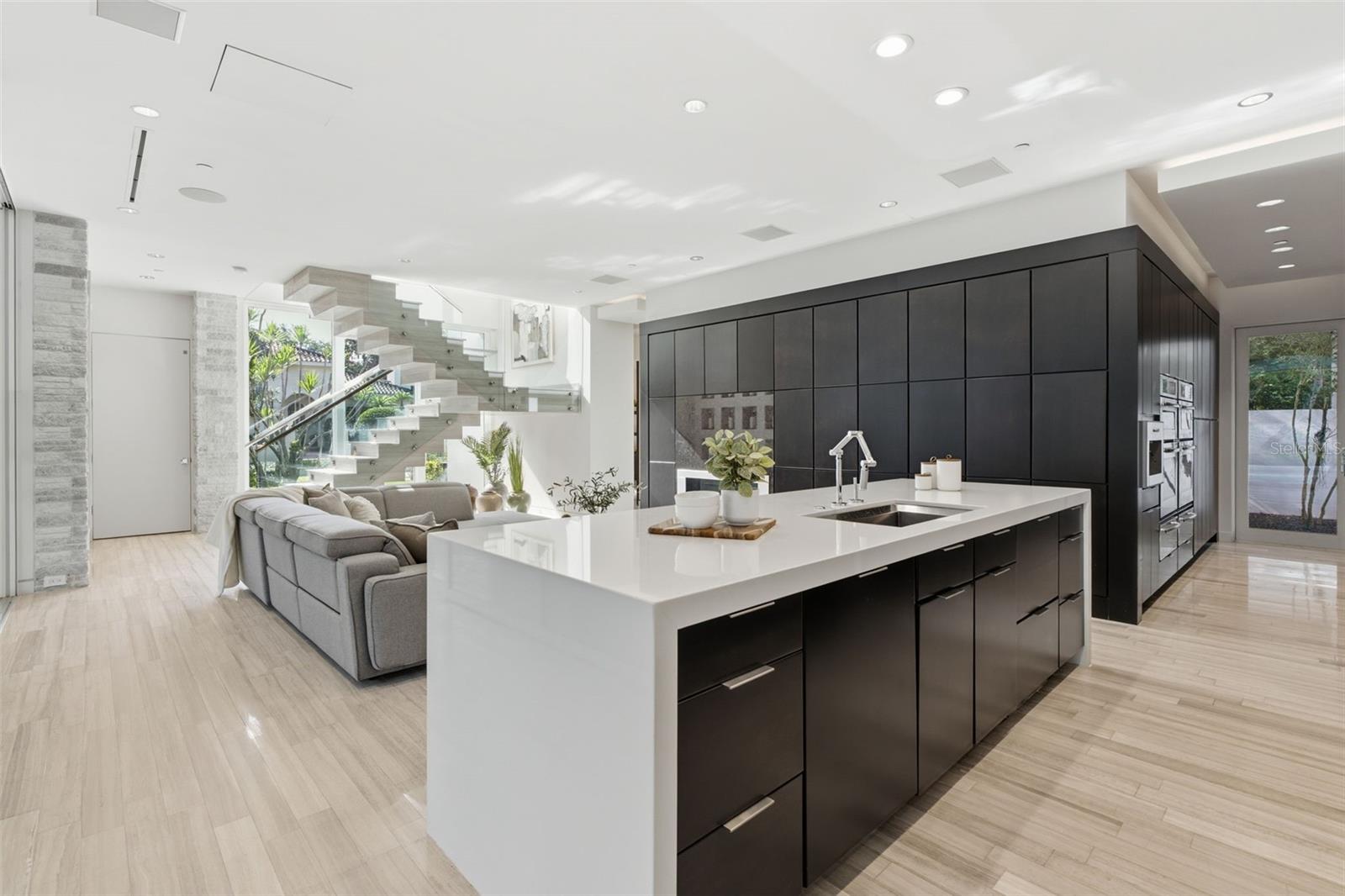229 ALEXANDER PL