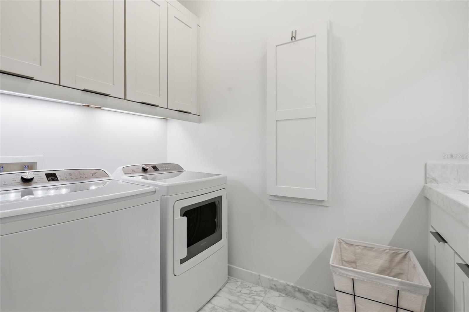 229 ALEXANDER PL
