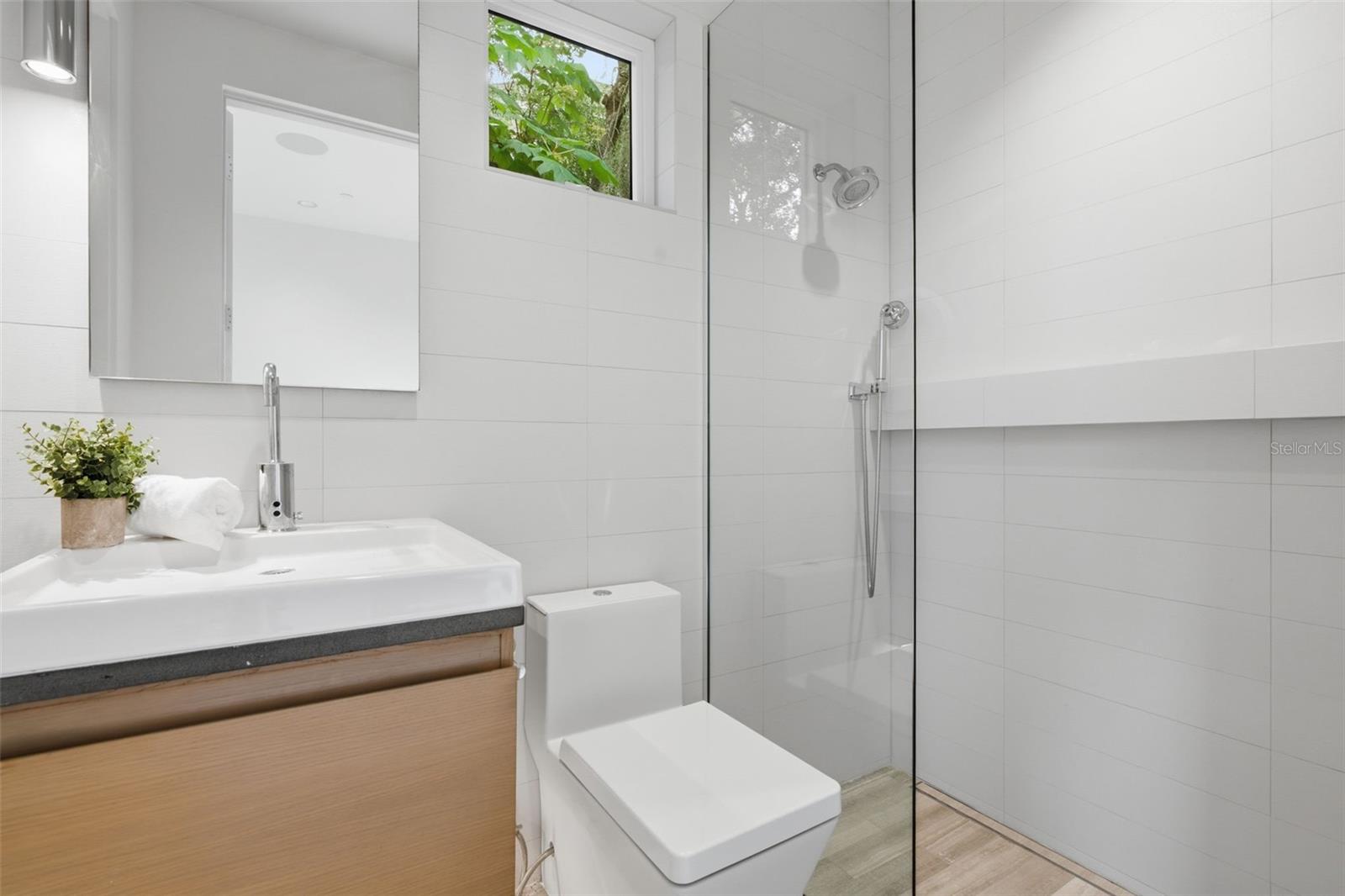 229 ALEXANDER PL
