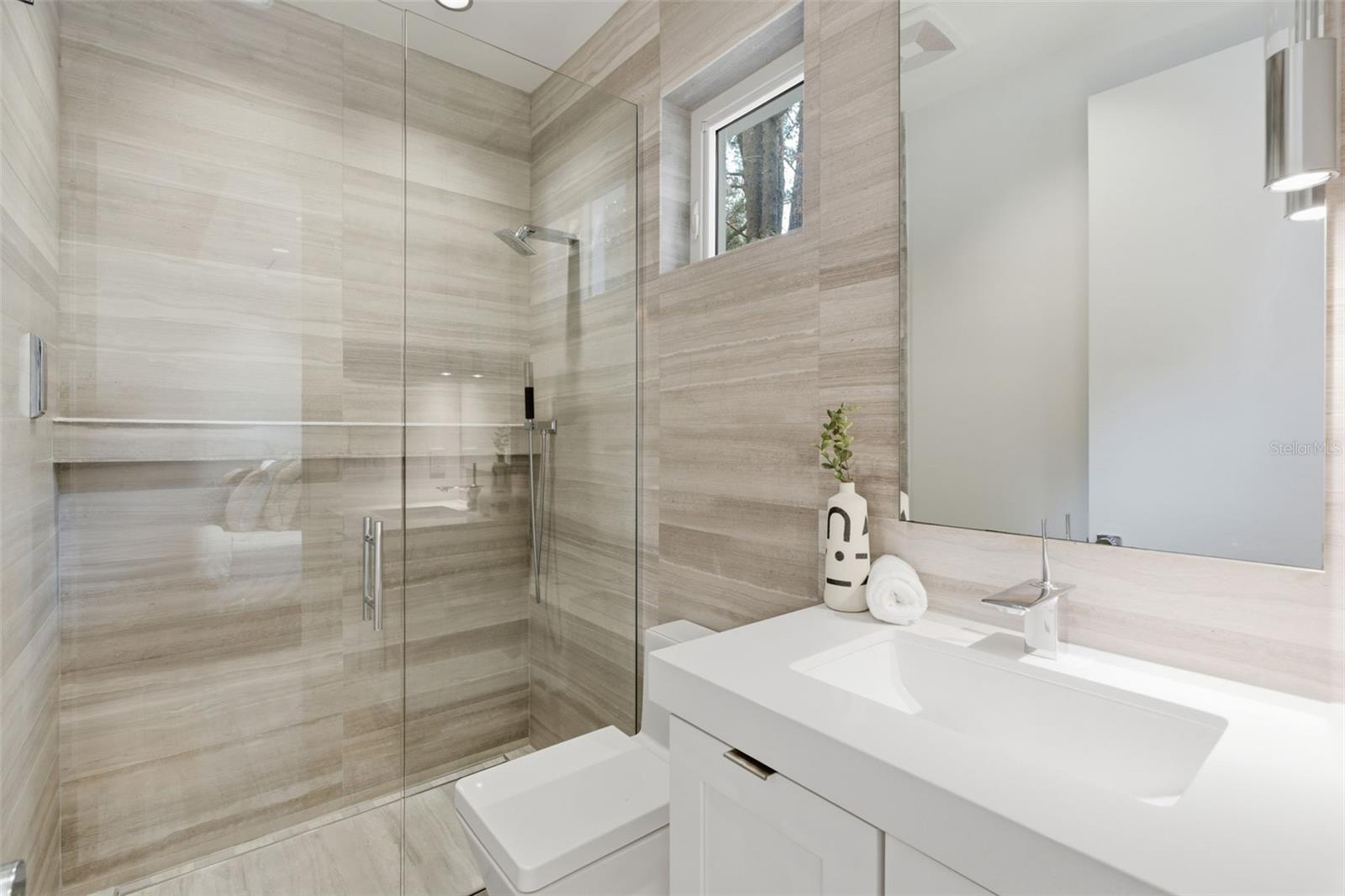 229 ALEXANDER PL