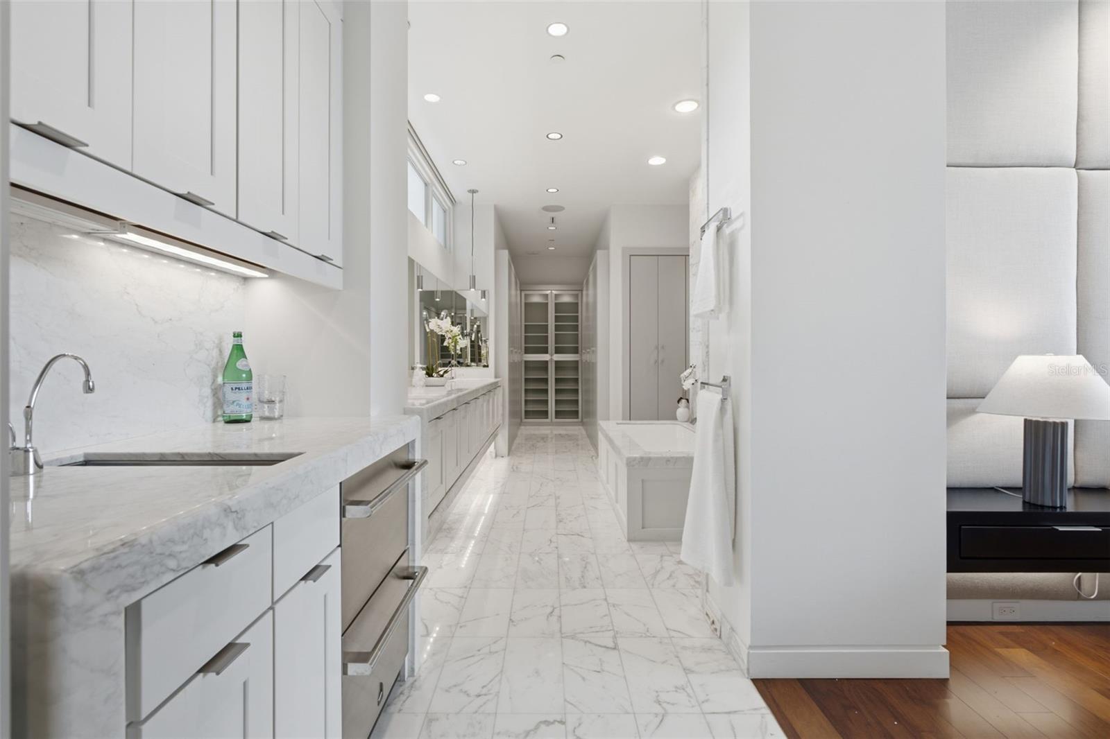 229 ALEXANDER PL