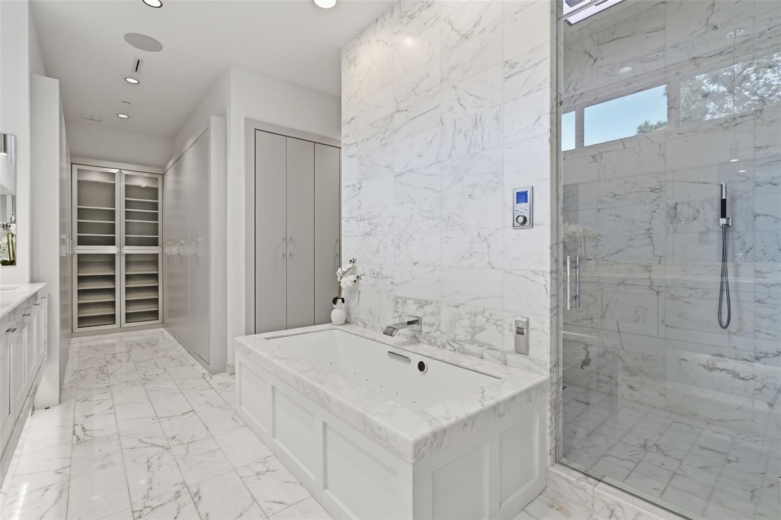229 ALEXANDER PL
