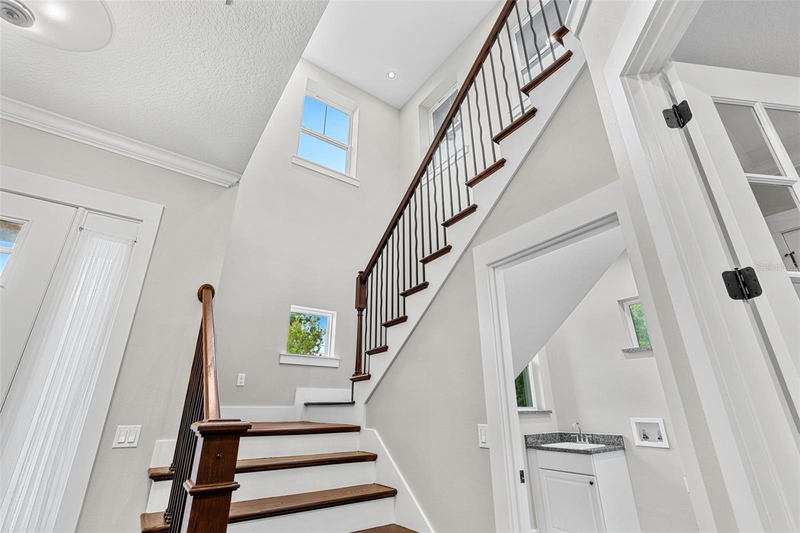 437 N CAPEN AVE