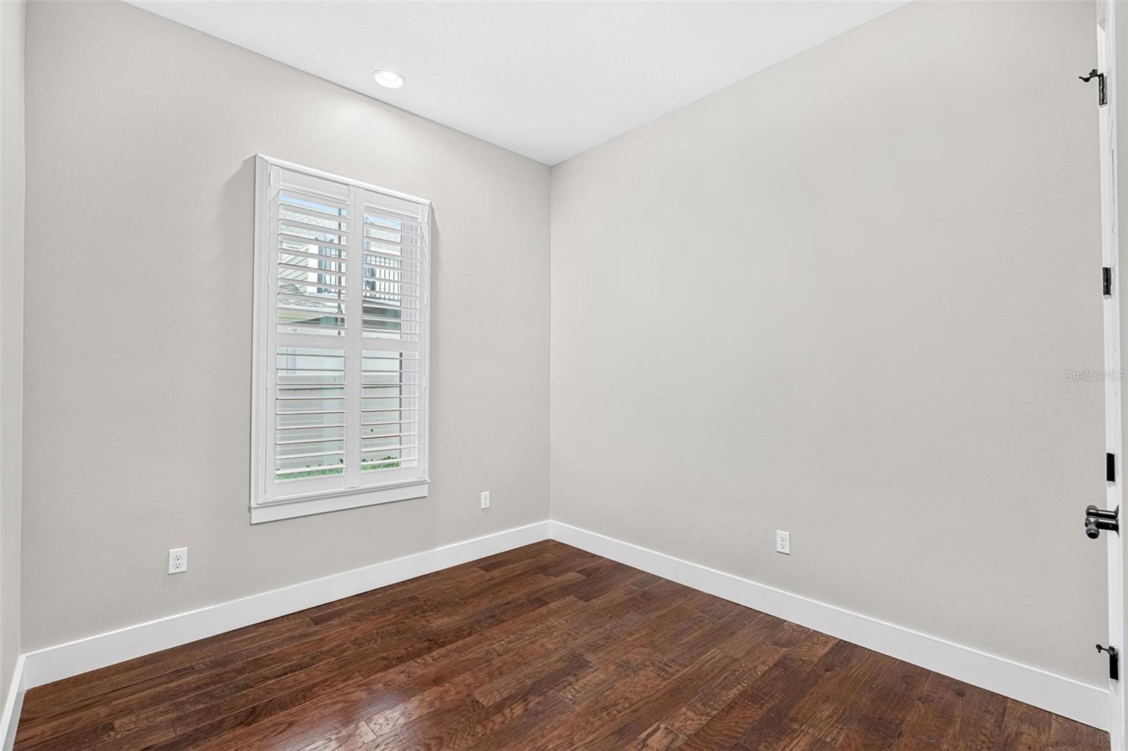 437 N CAPEN AVE