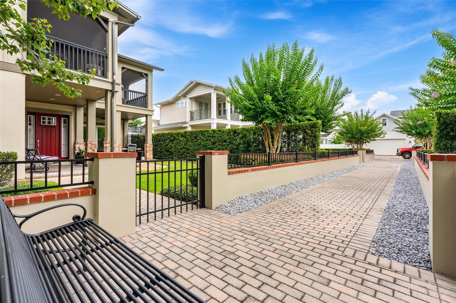 437 N CAPEN AVE