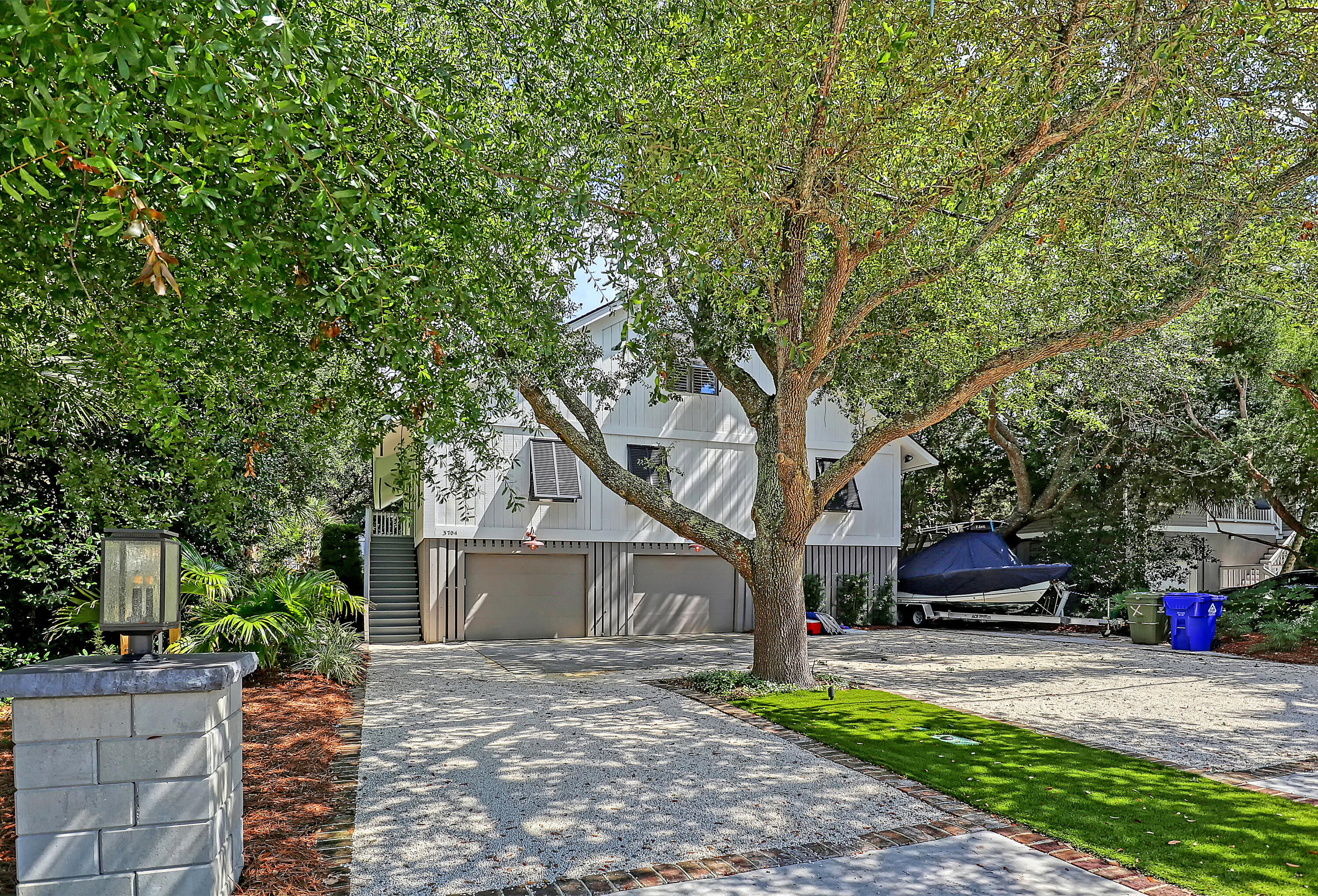 3704 Cameron Boulevard