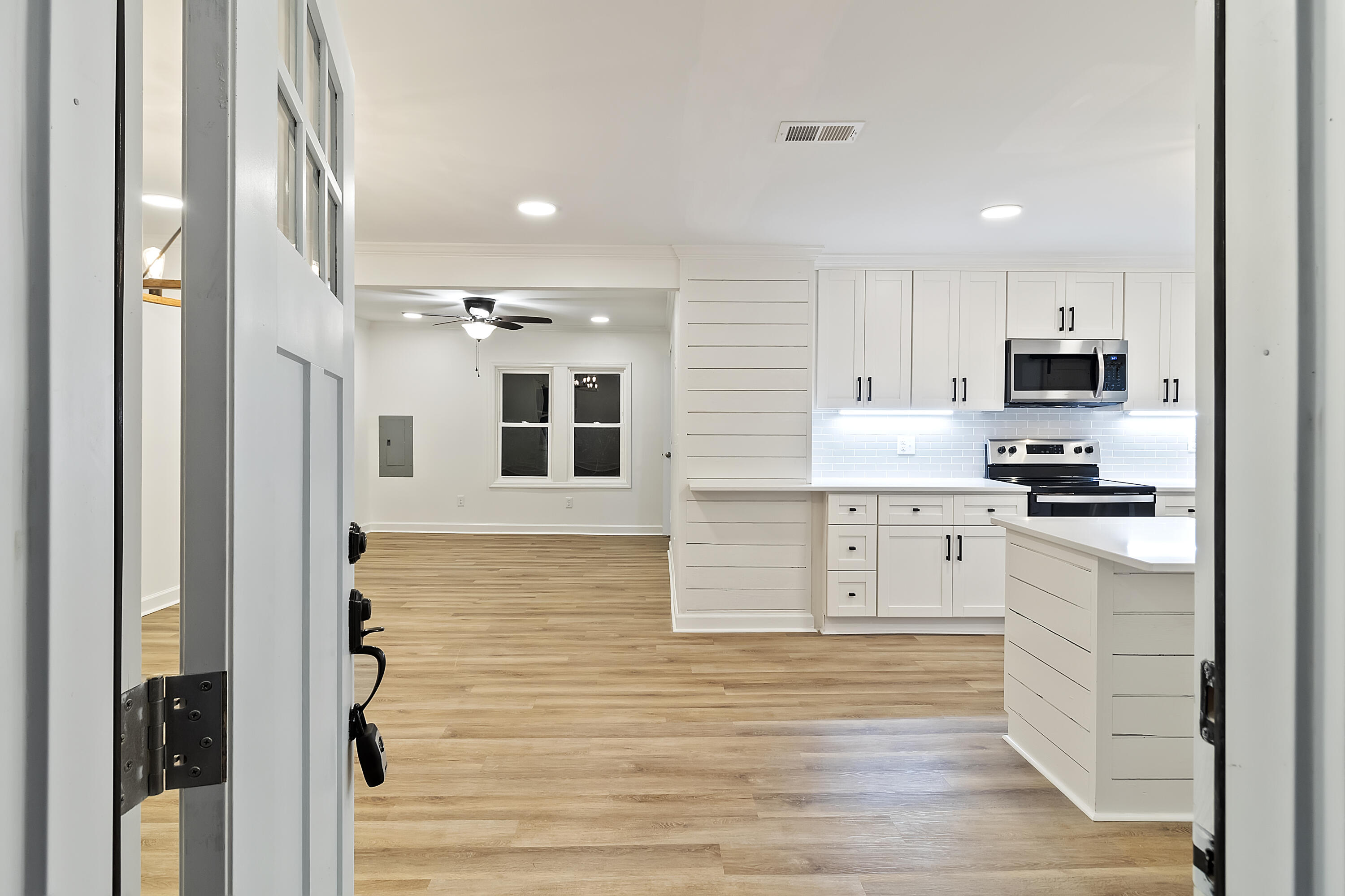 2311 N Highway 17a