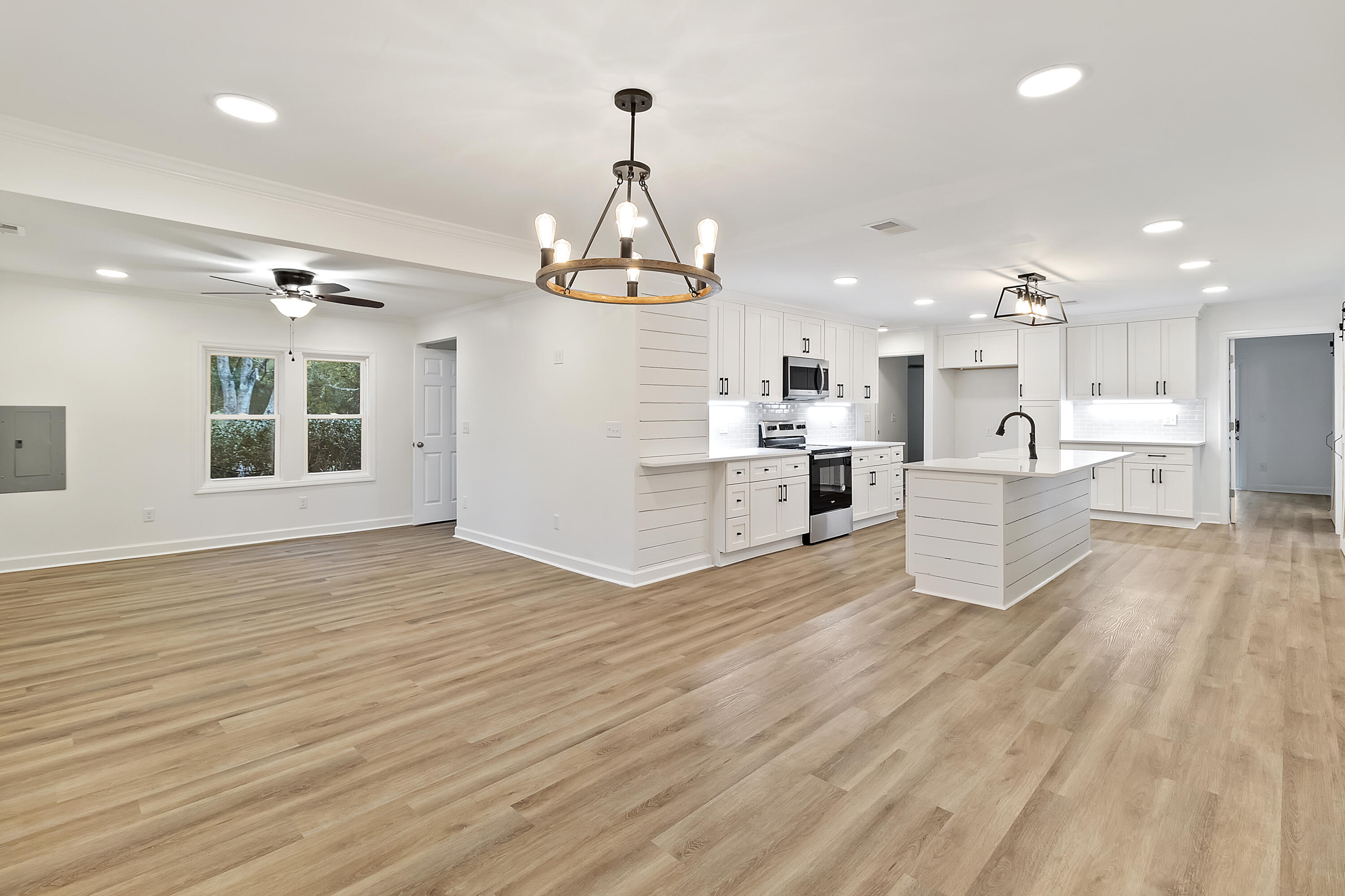 2311 N Highway 17a