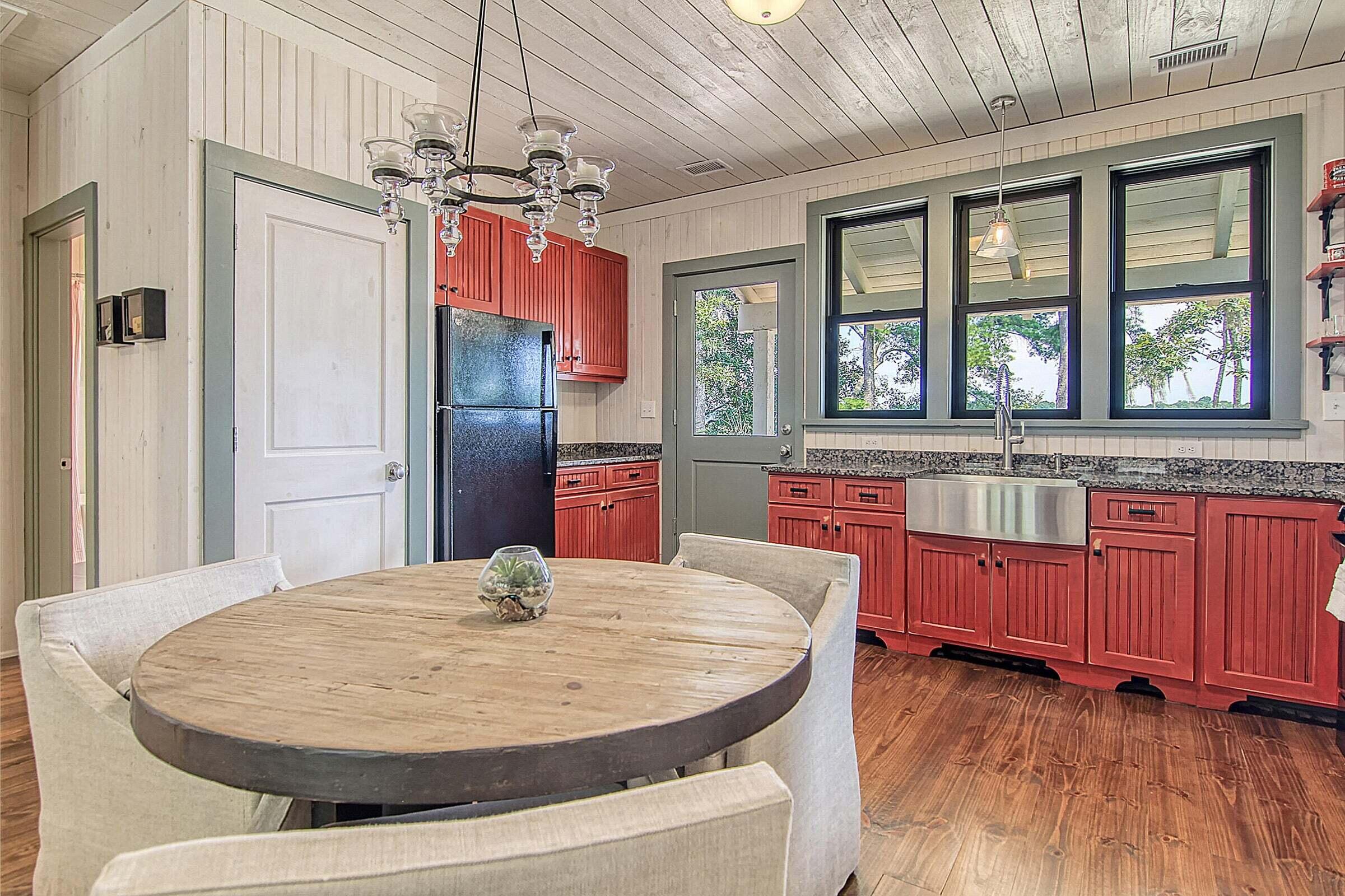 8590 Glascow Island Lane
