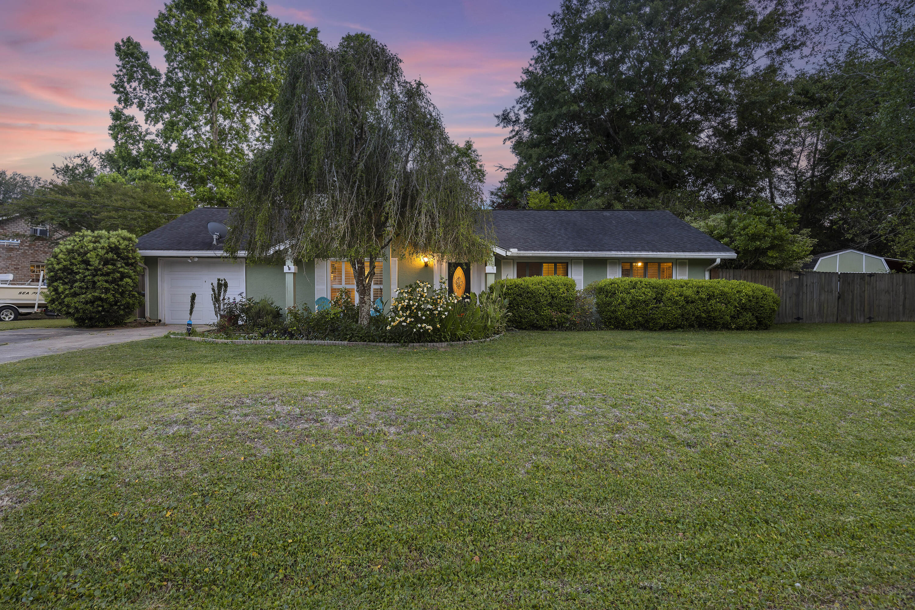 1443 Kentwood Circle