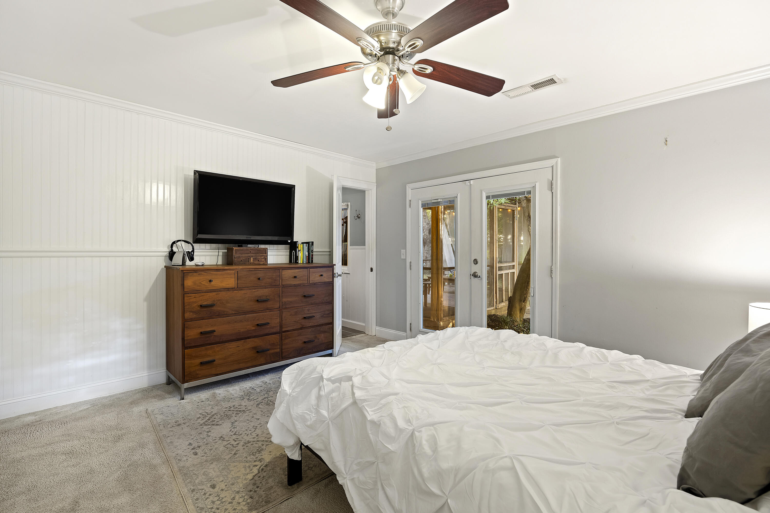 1443 Kentwood Circle
