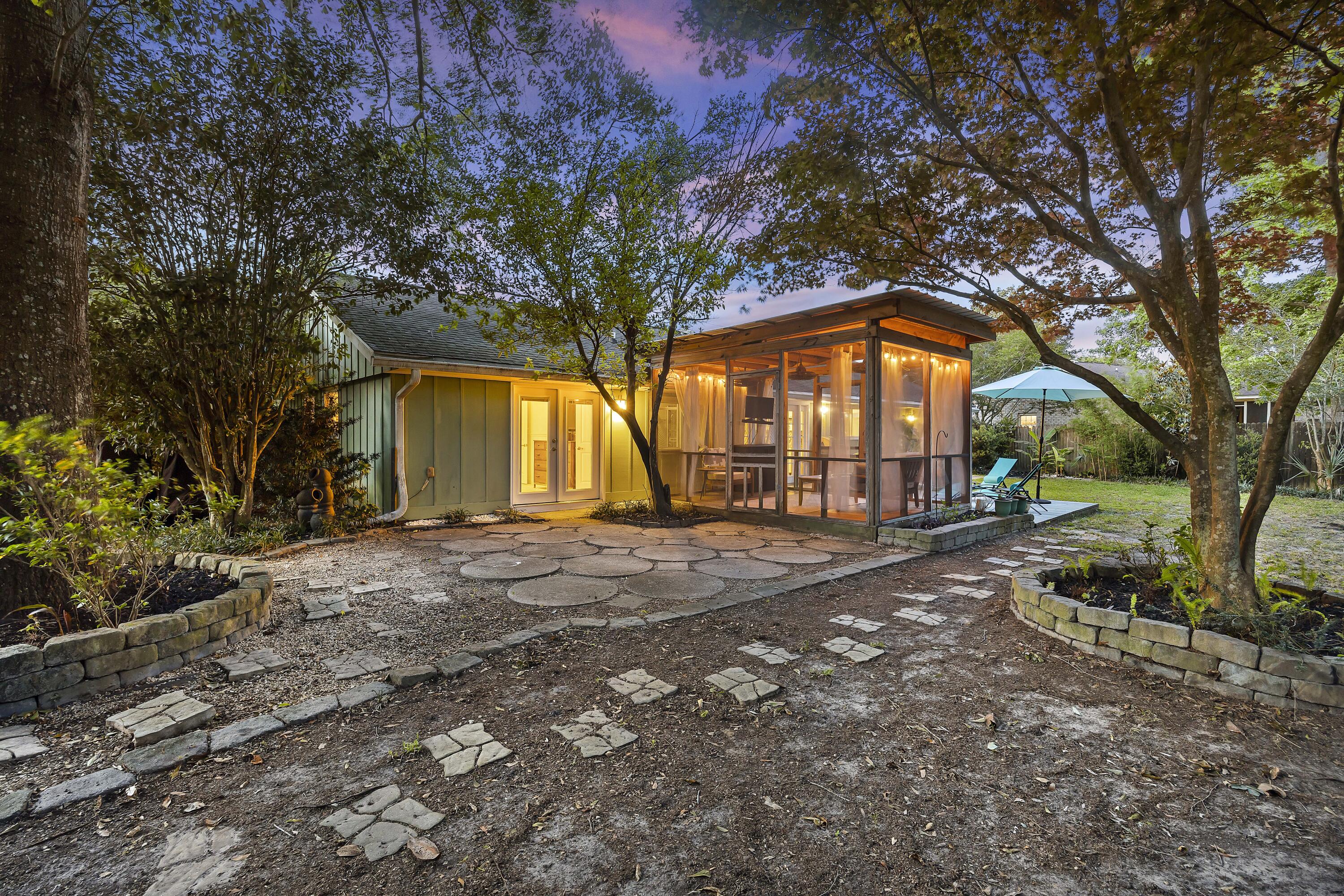 1443 Kentwood Circle
