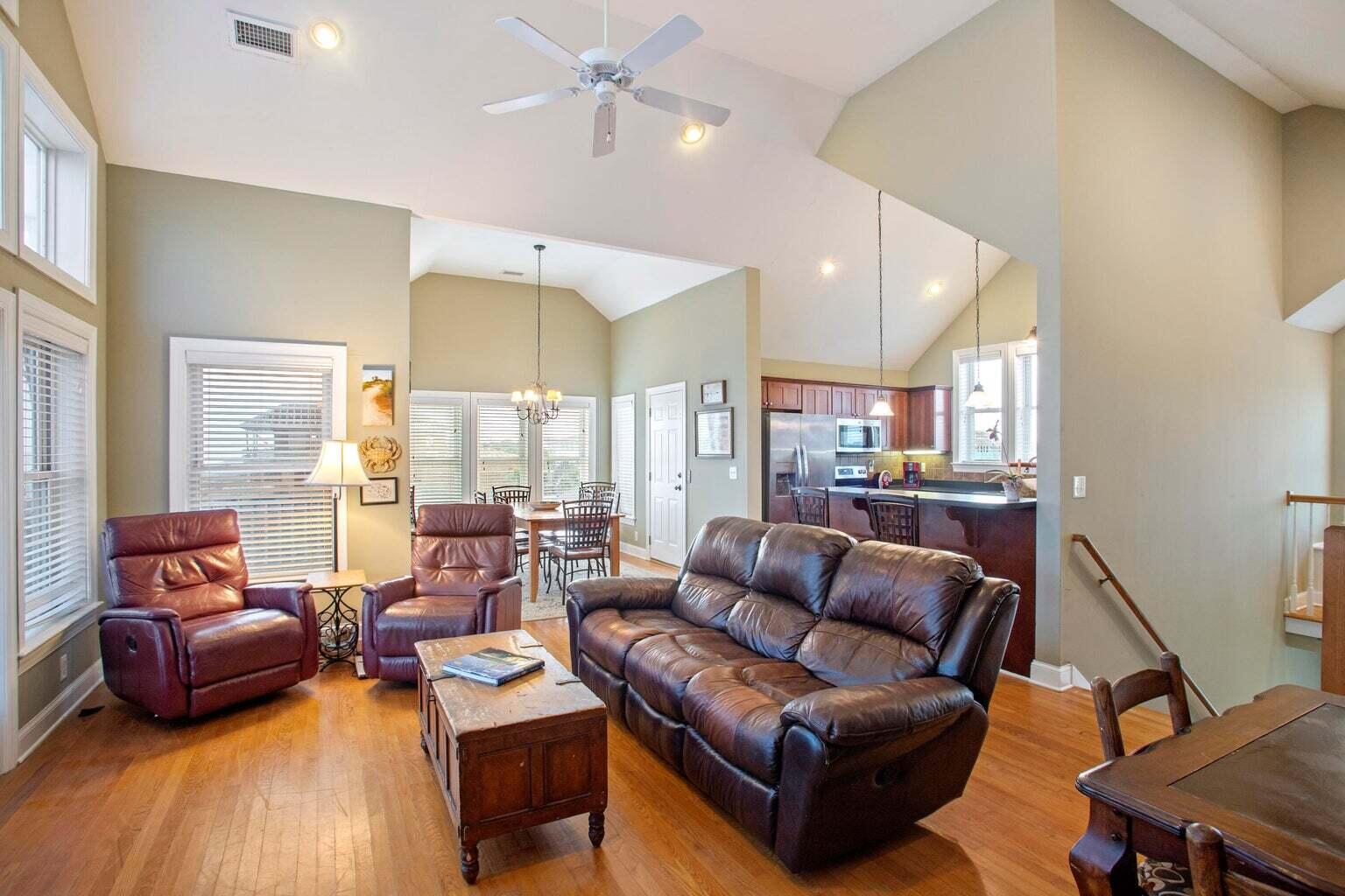 819 E Arctic Avenue