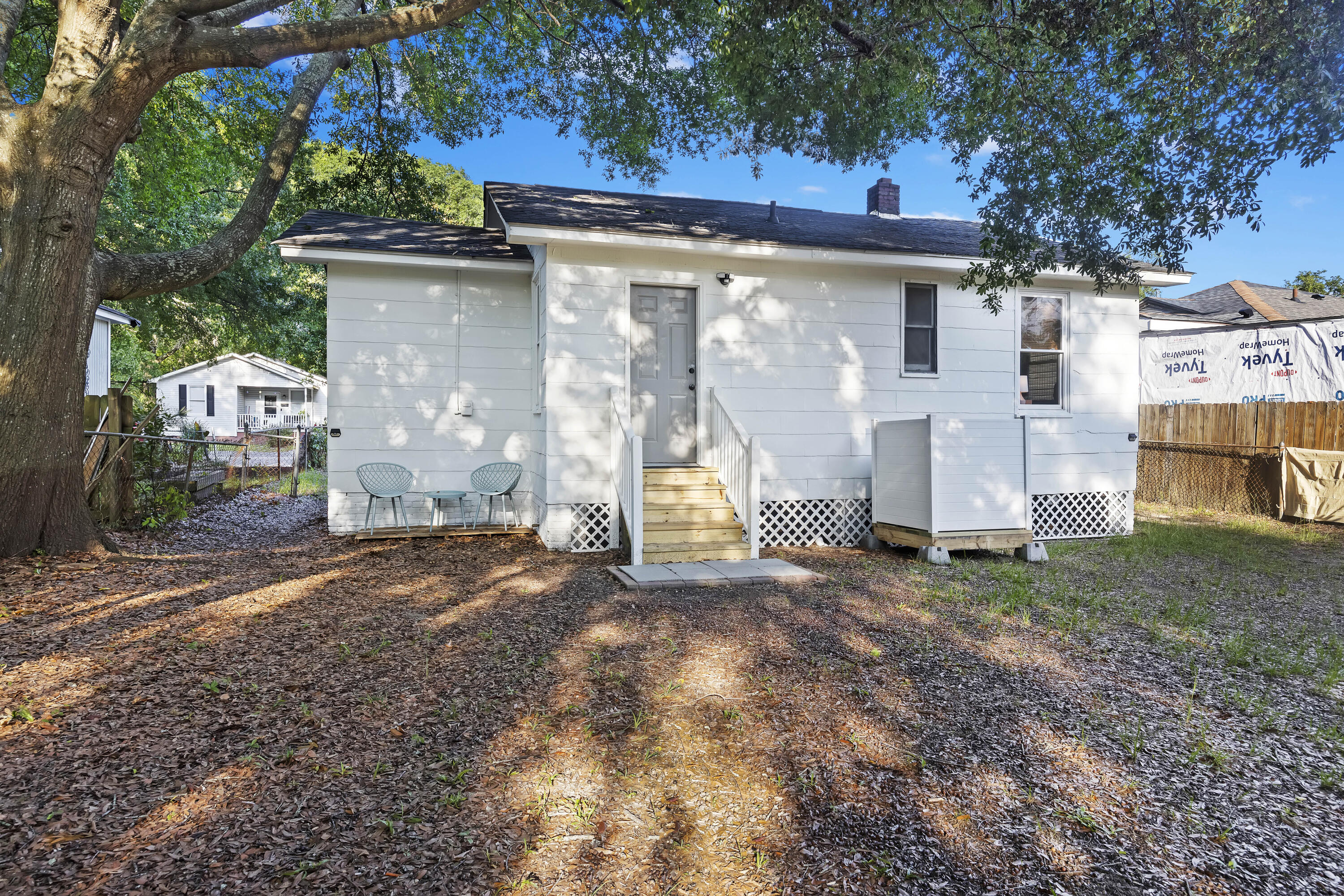 2734 E Surrey Drive