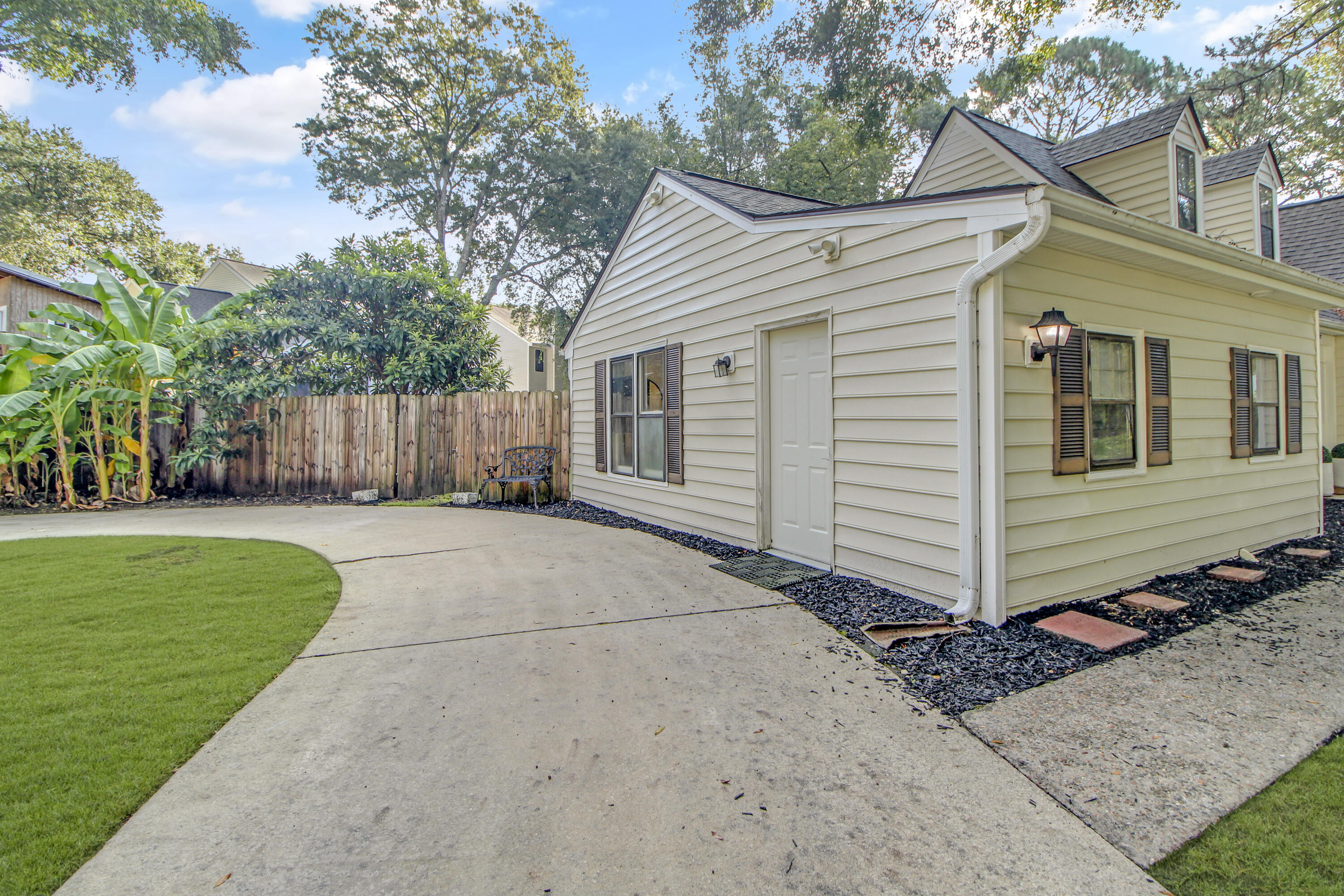 1421 Battery Weed Court