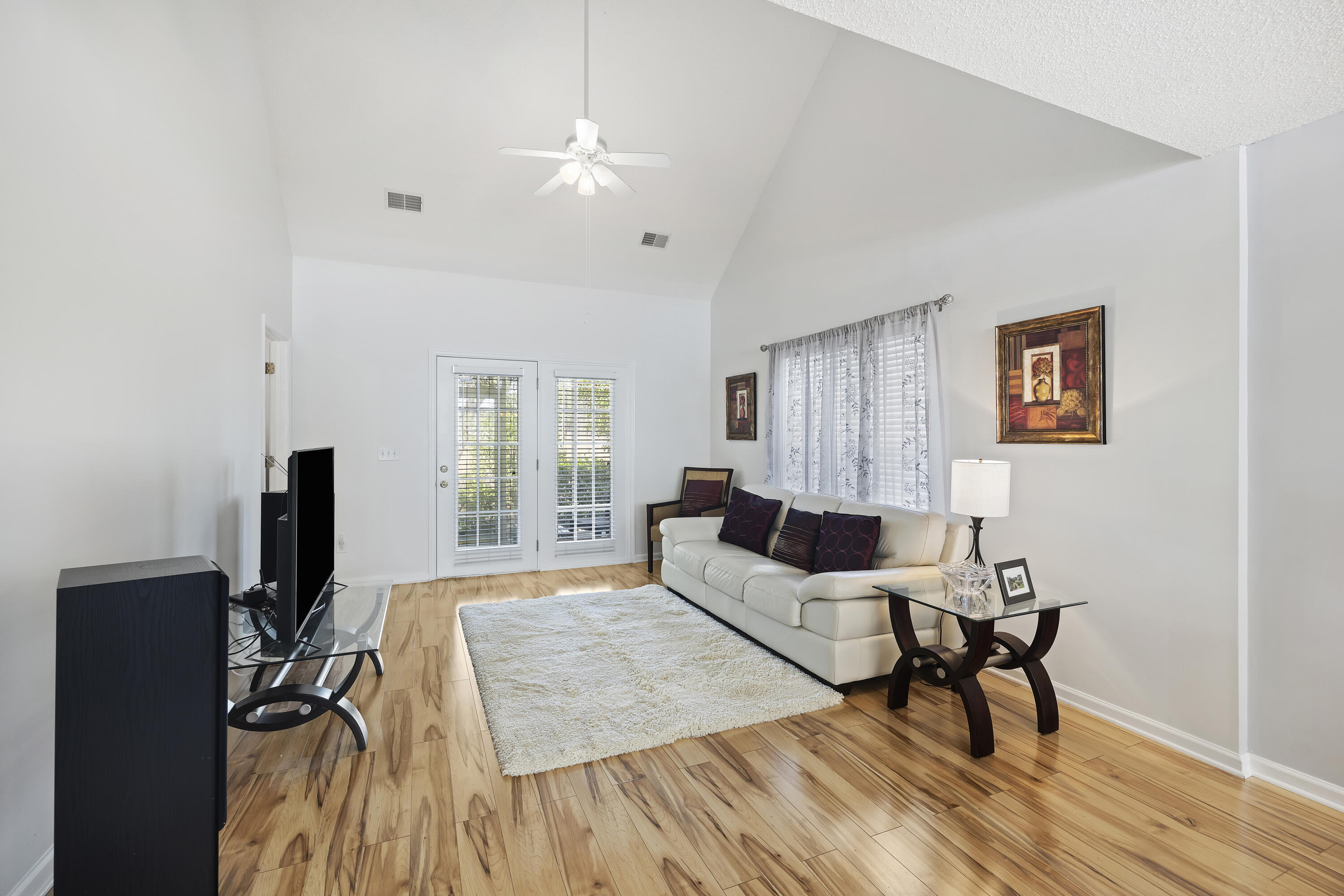 1005 Yellow Hawthorn Circle