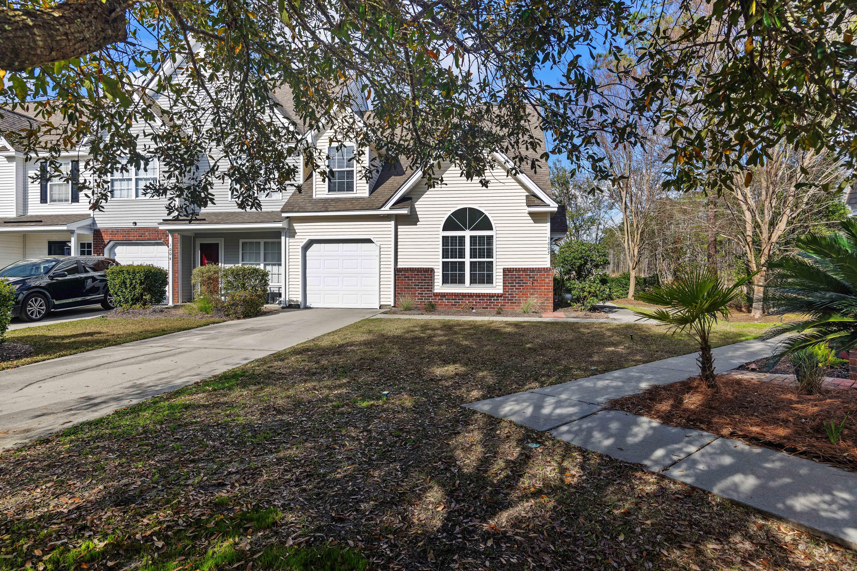 1005 Yellow Hawthorn Circle