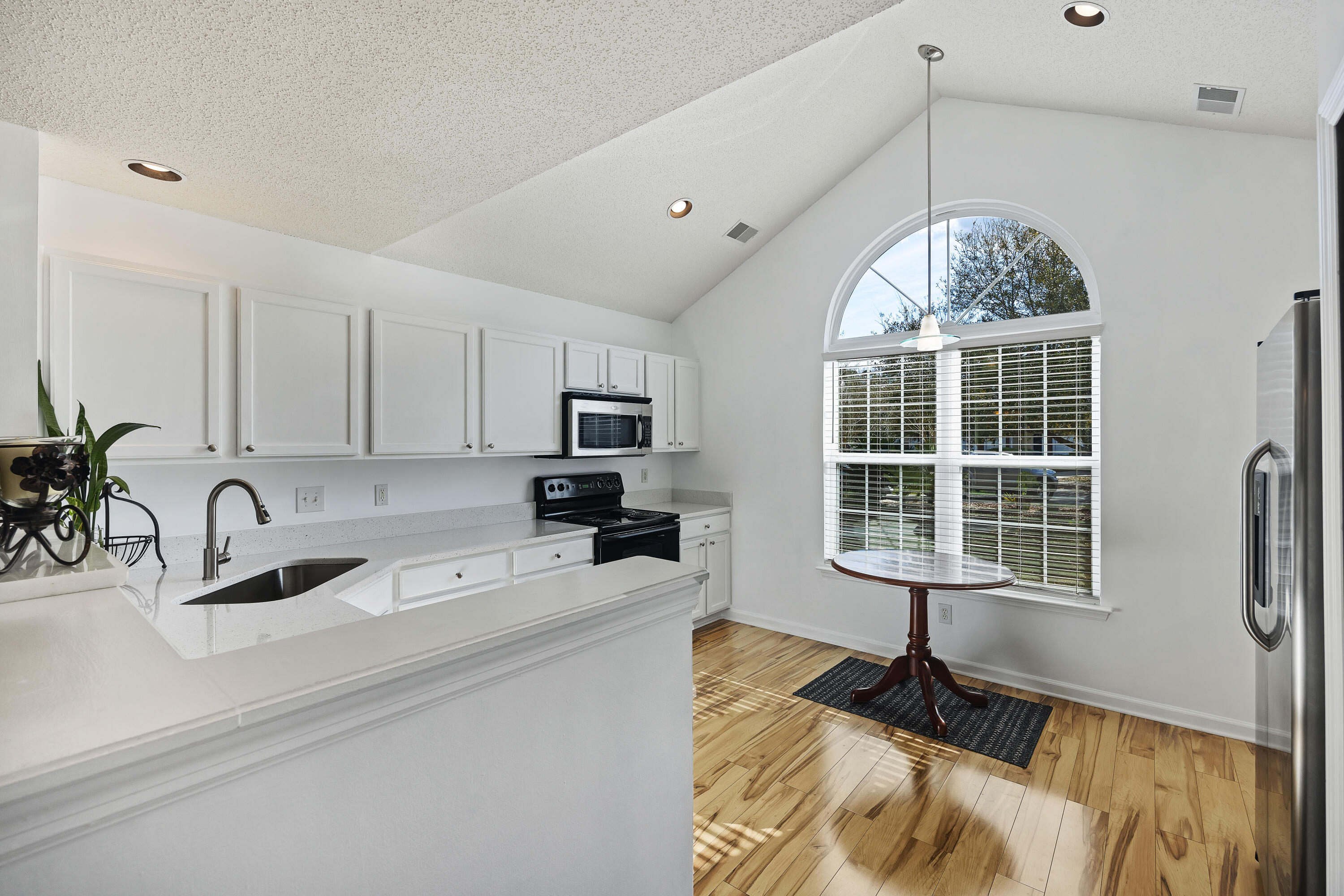 1005 Yellow Hawthorn Circle