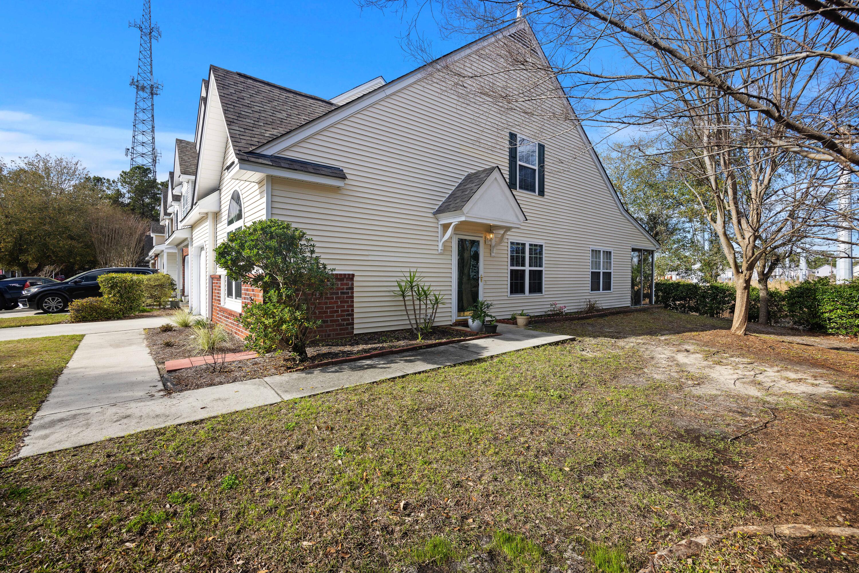 1005 Yellow Hawthorn Circle