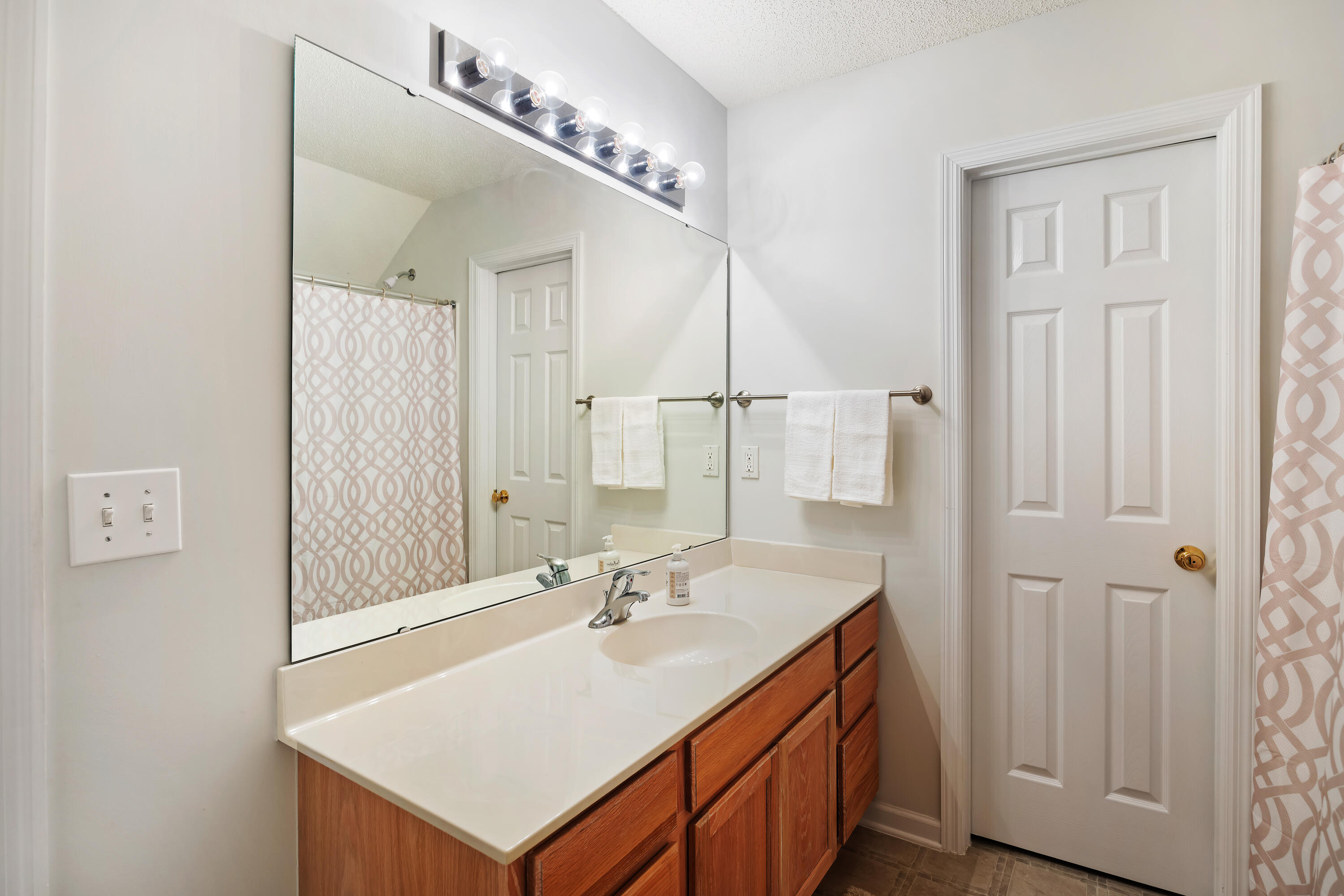 1005 Yellow Hawthorn Circle