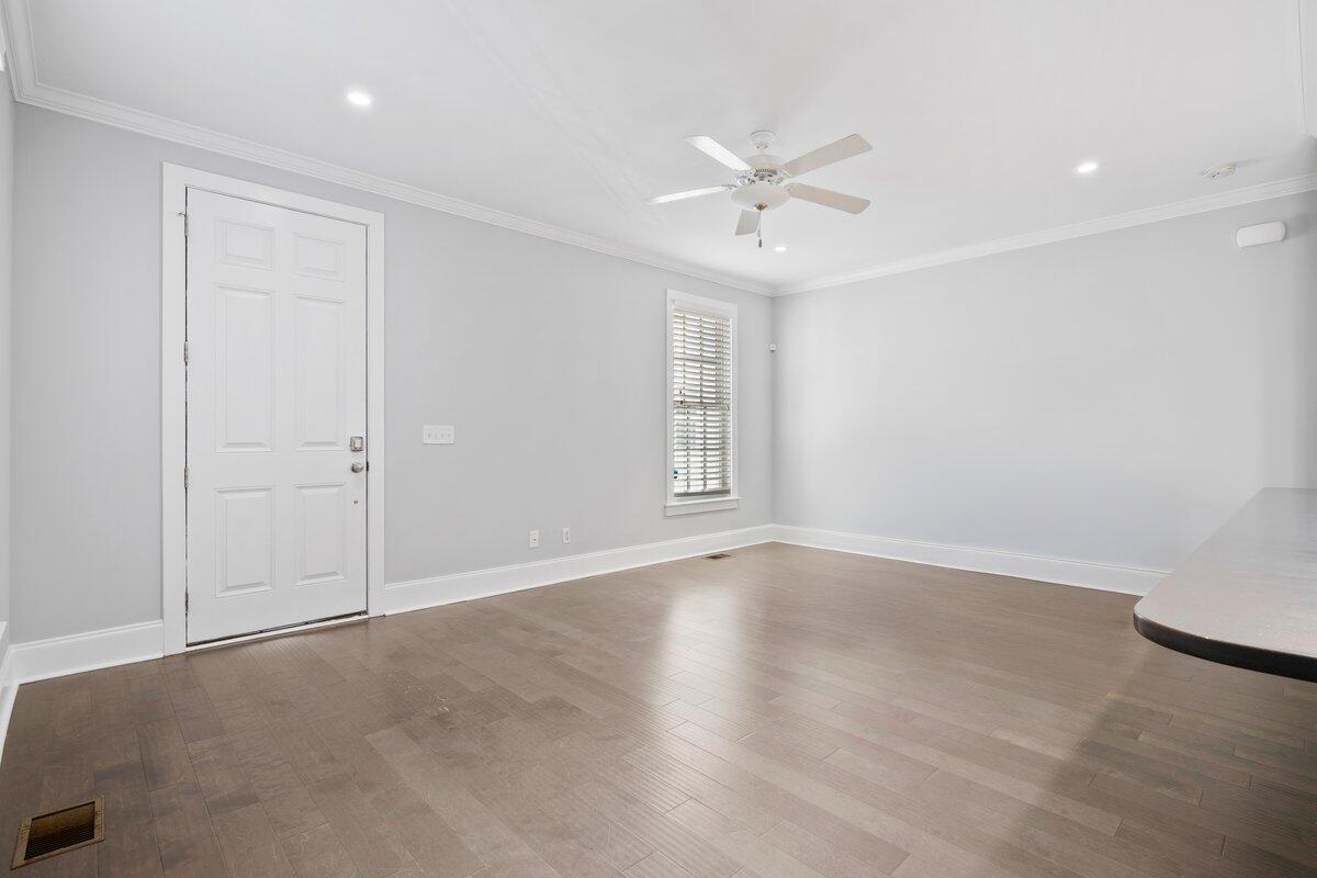 28 Dereef Court