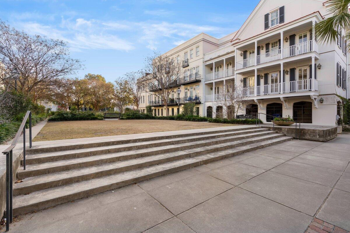28 Dereef Court