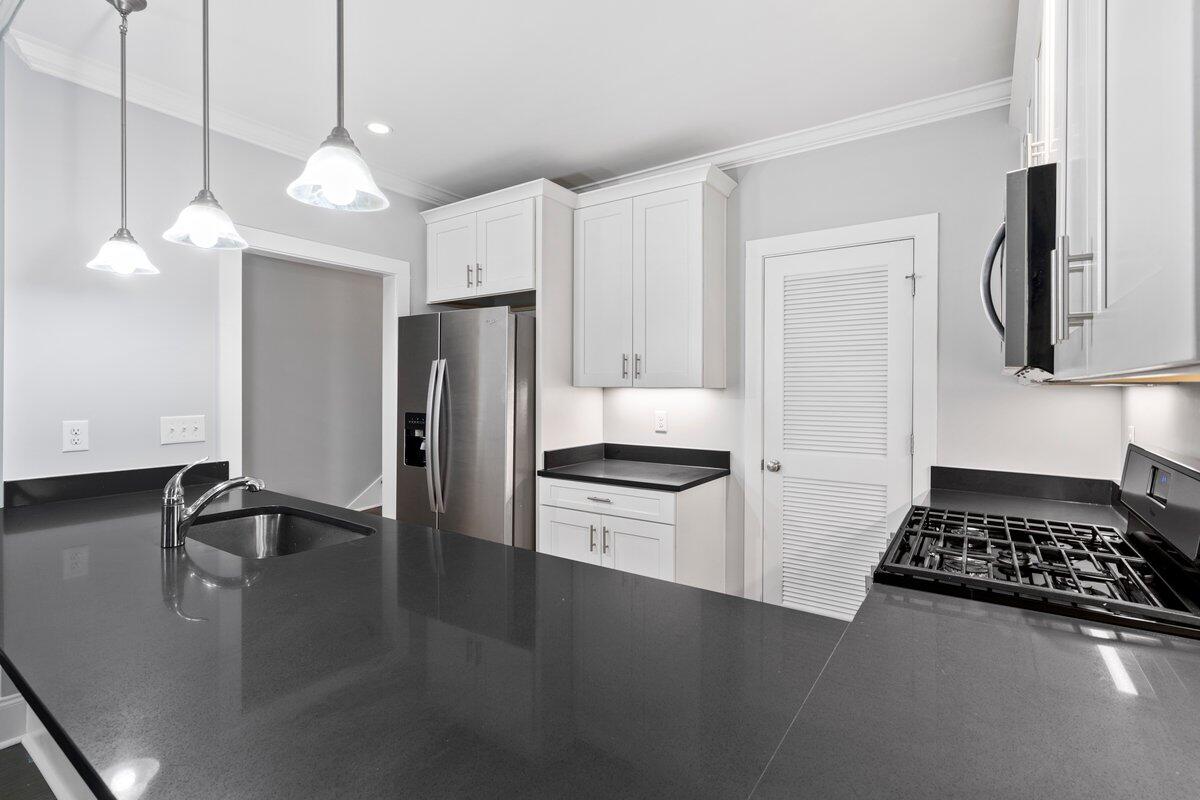 28 Dereef Court