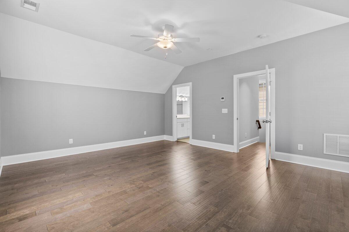 28 Dereef Court