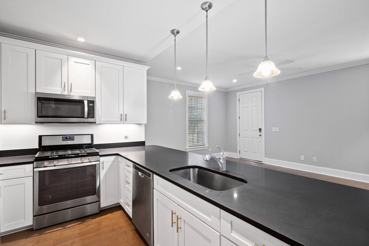28 Dereef Court