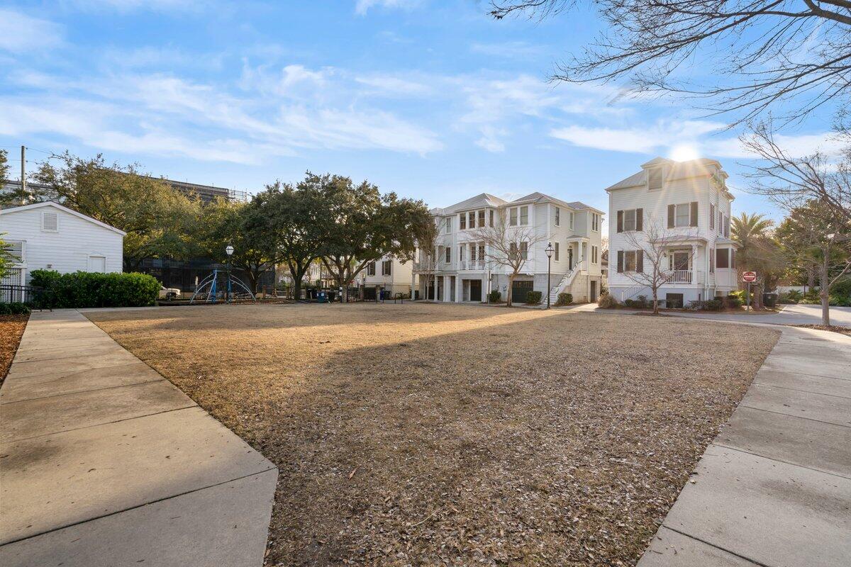 28 Dereef Court