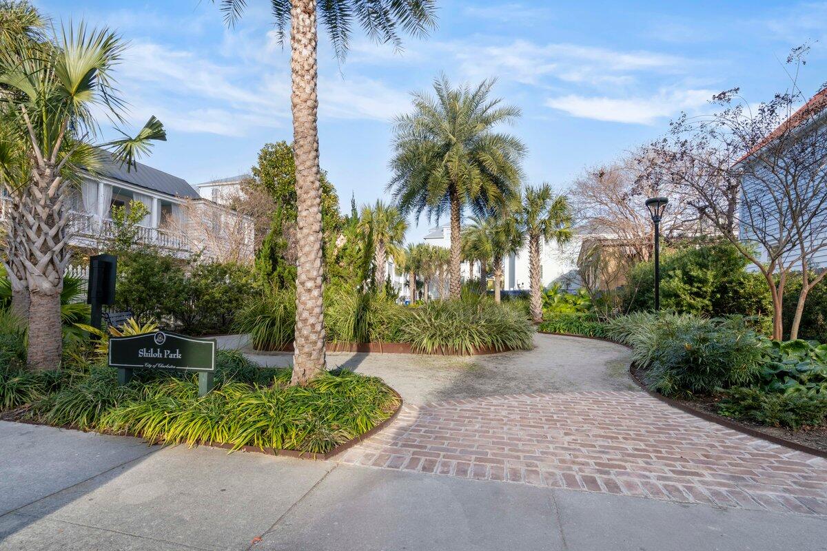 28 Dereef Court