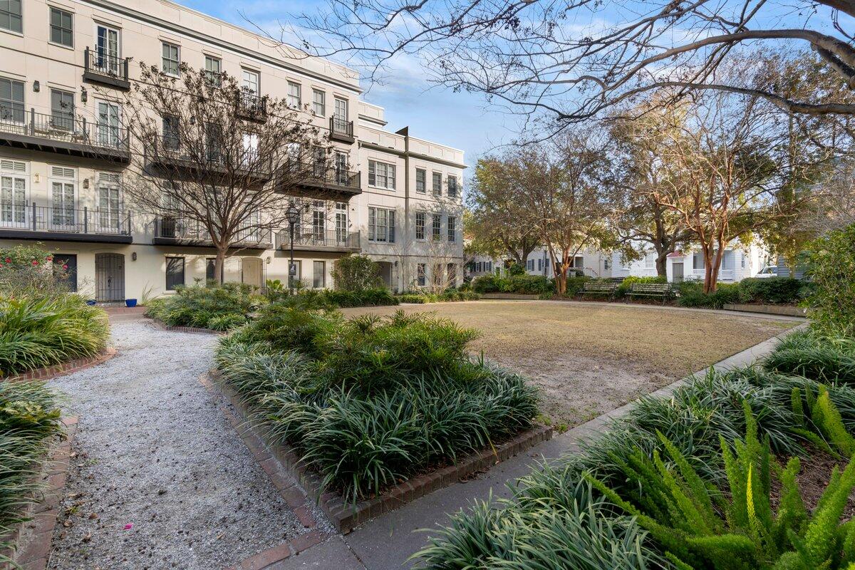 28 Dereef Court