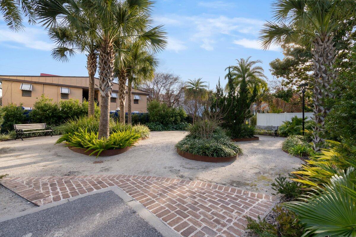 28 Dereef Court