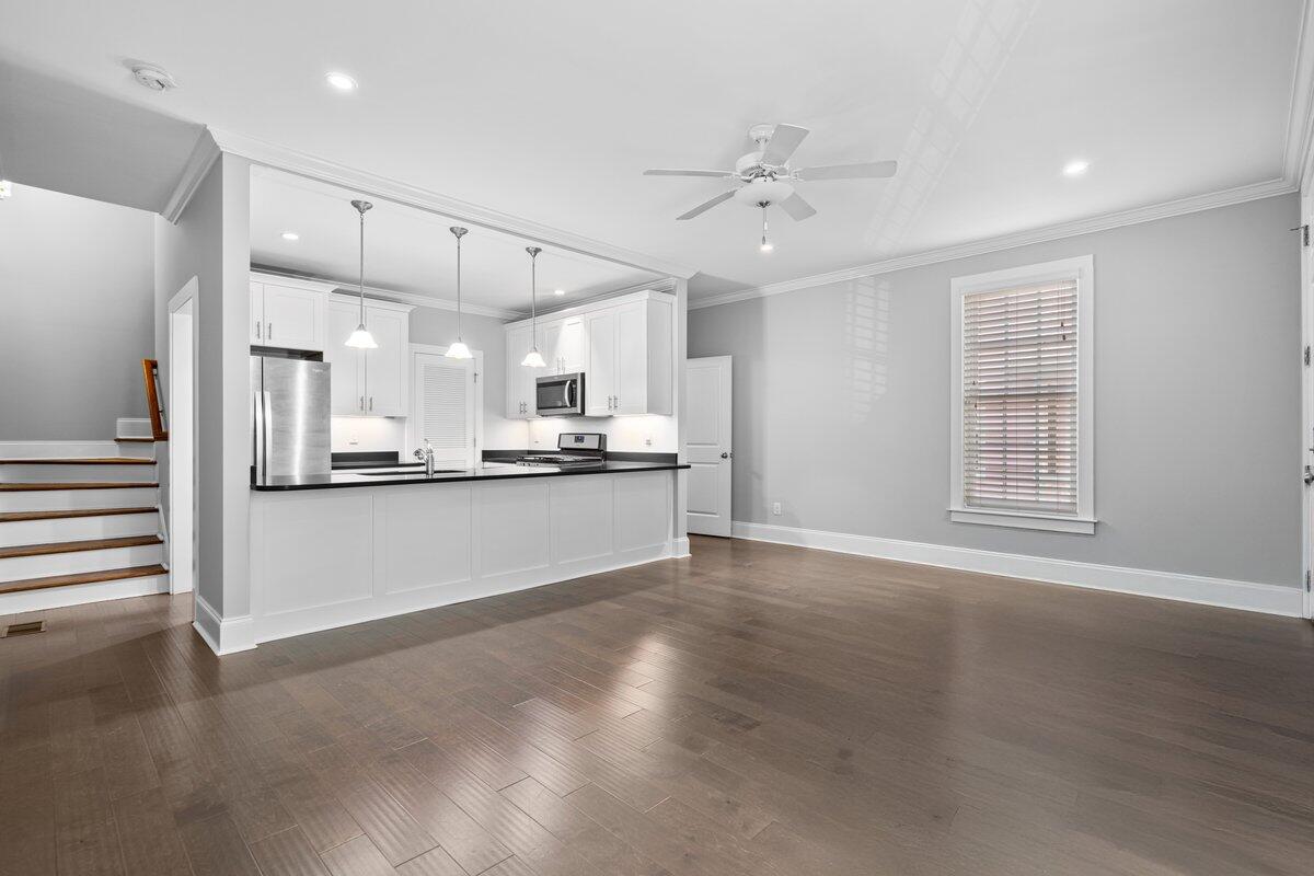 28 Dereef Court